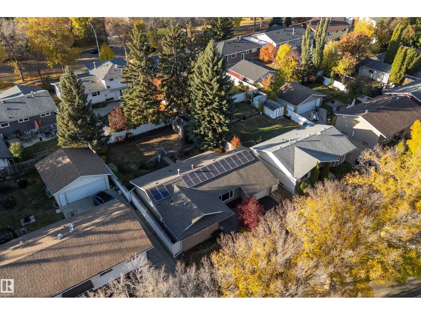 8 FARMSTEAD AV