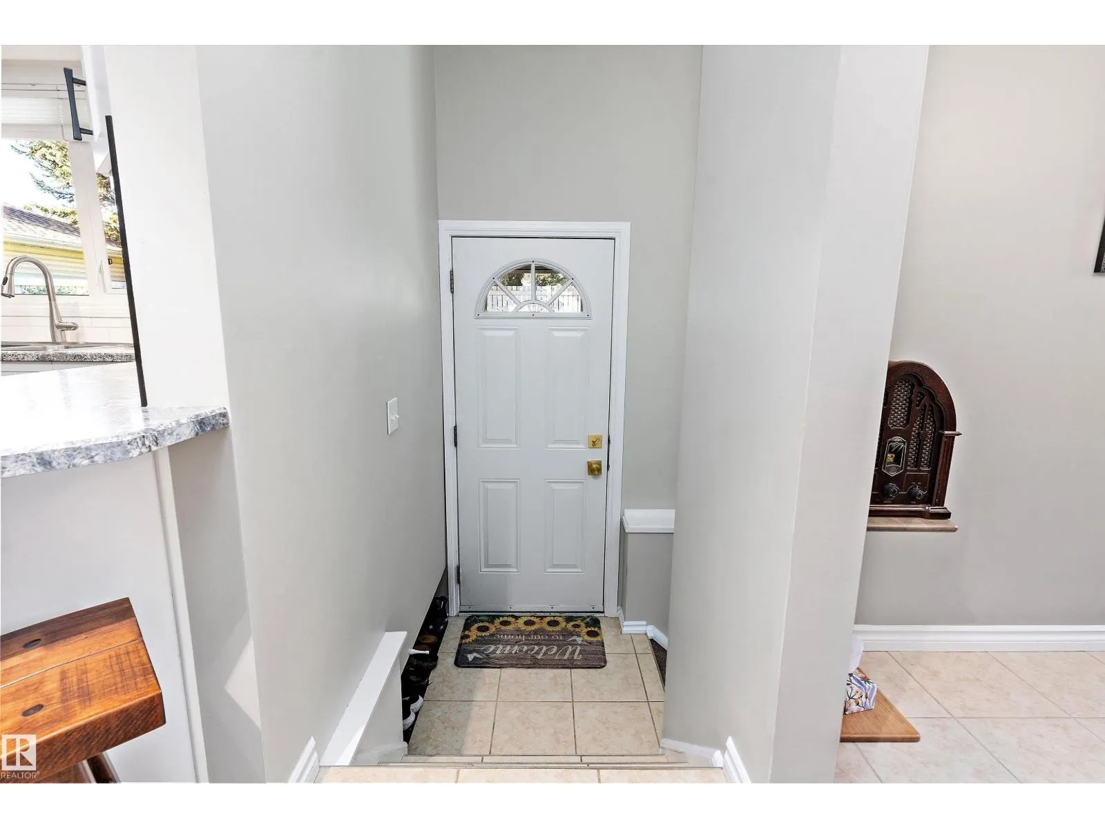 8 FARMSTEAD AV