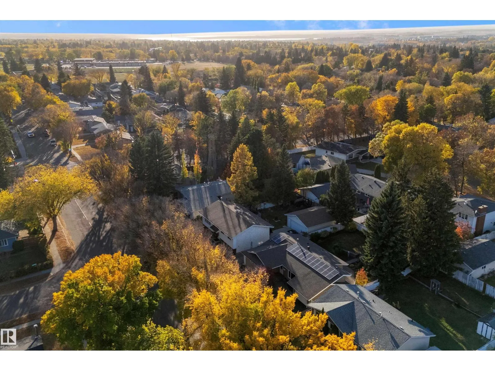 8 FARMSTEAD AV