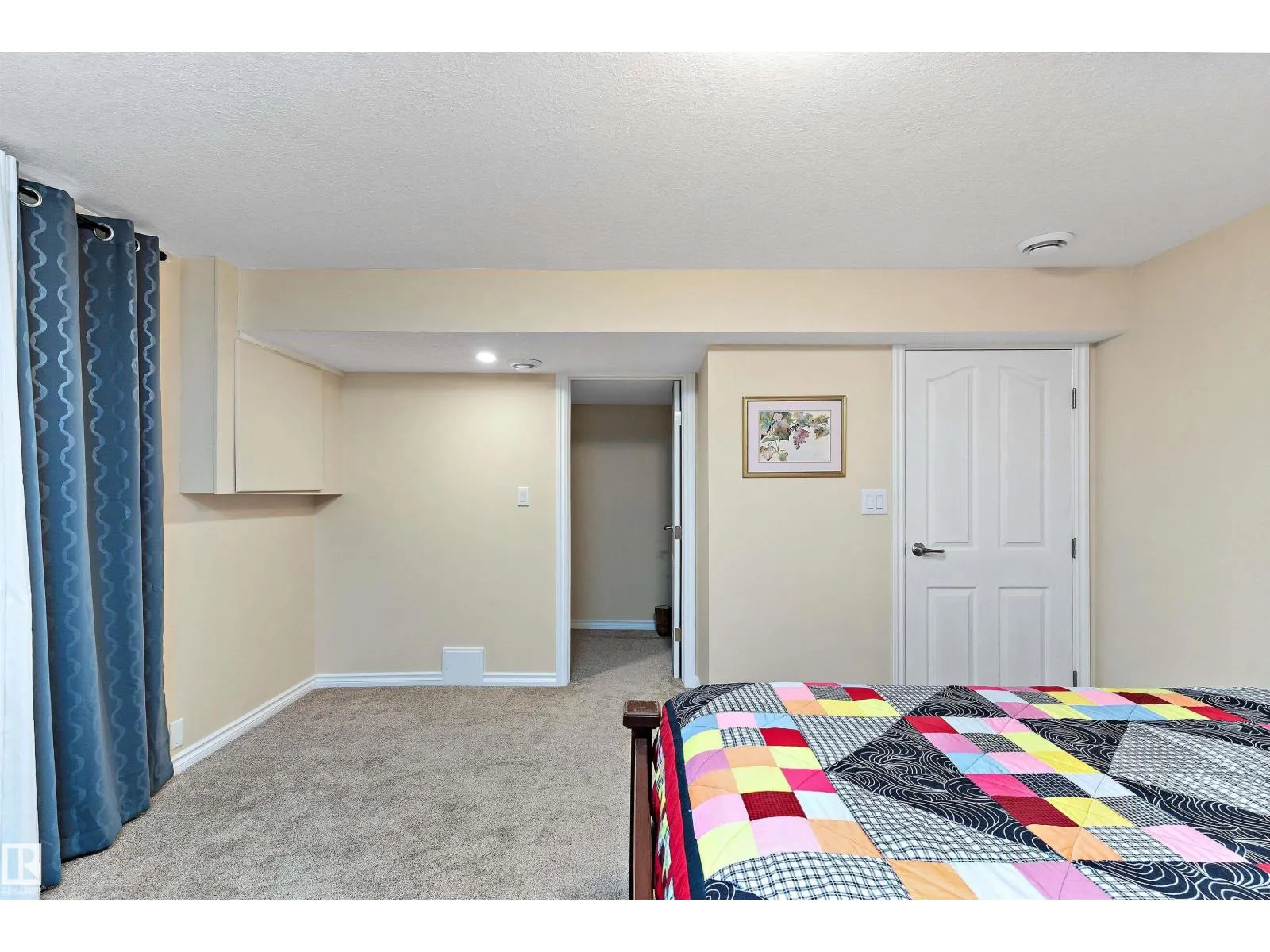 8 FARMSTEAD AV