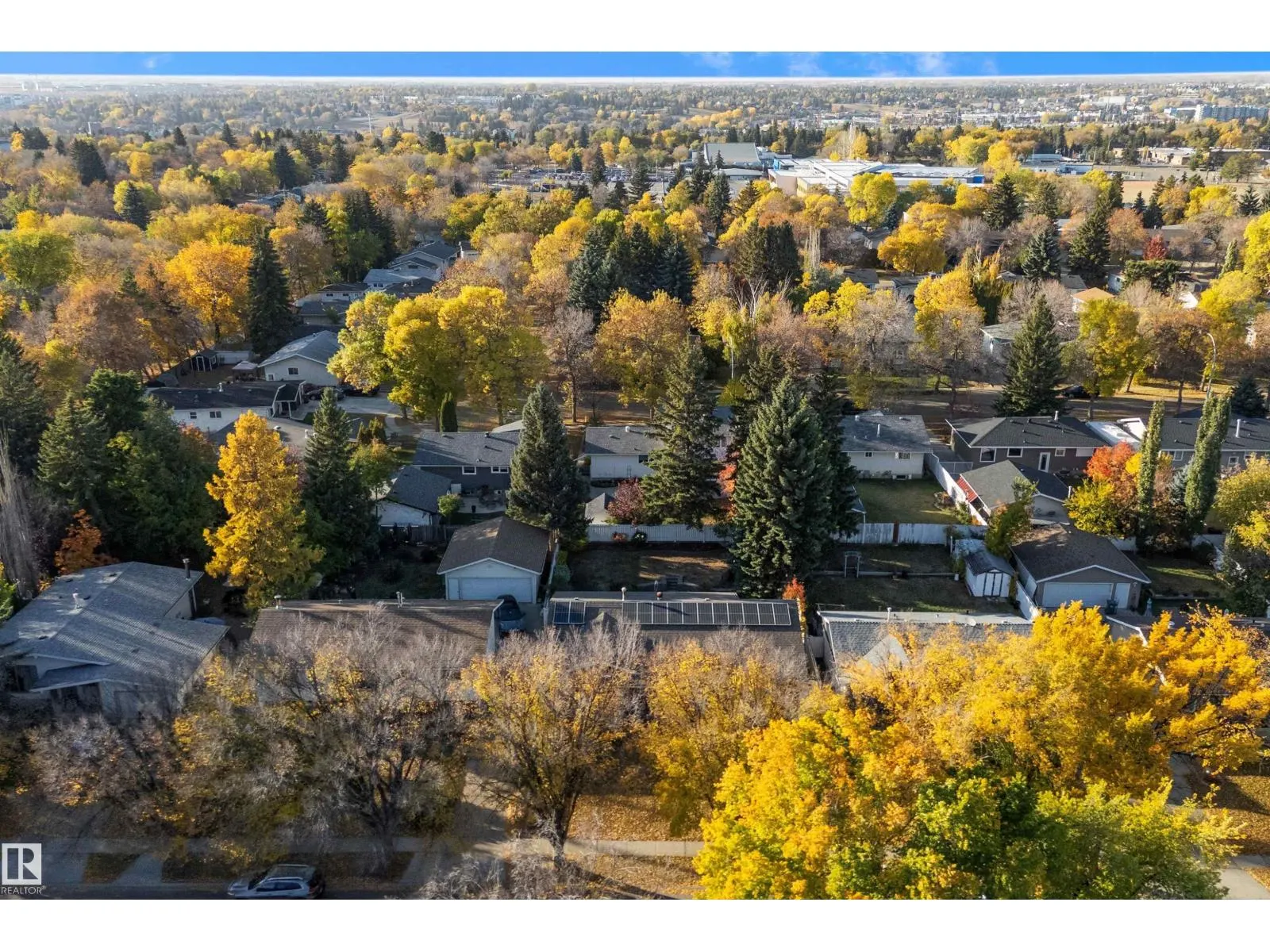 8 FARMSTEAD AV