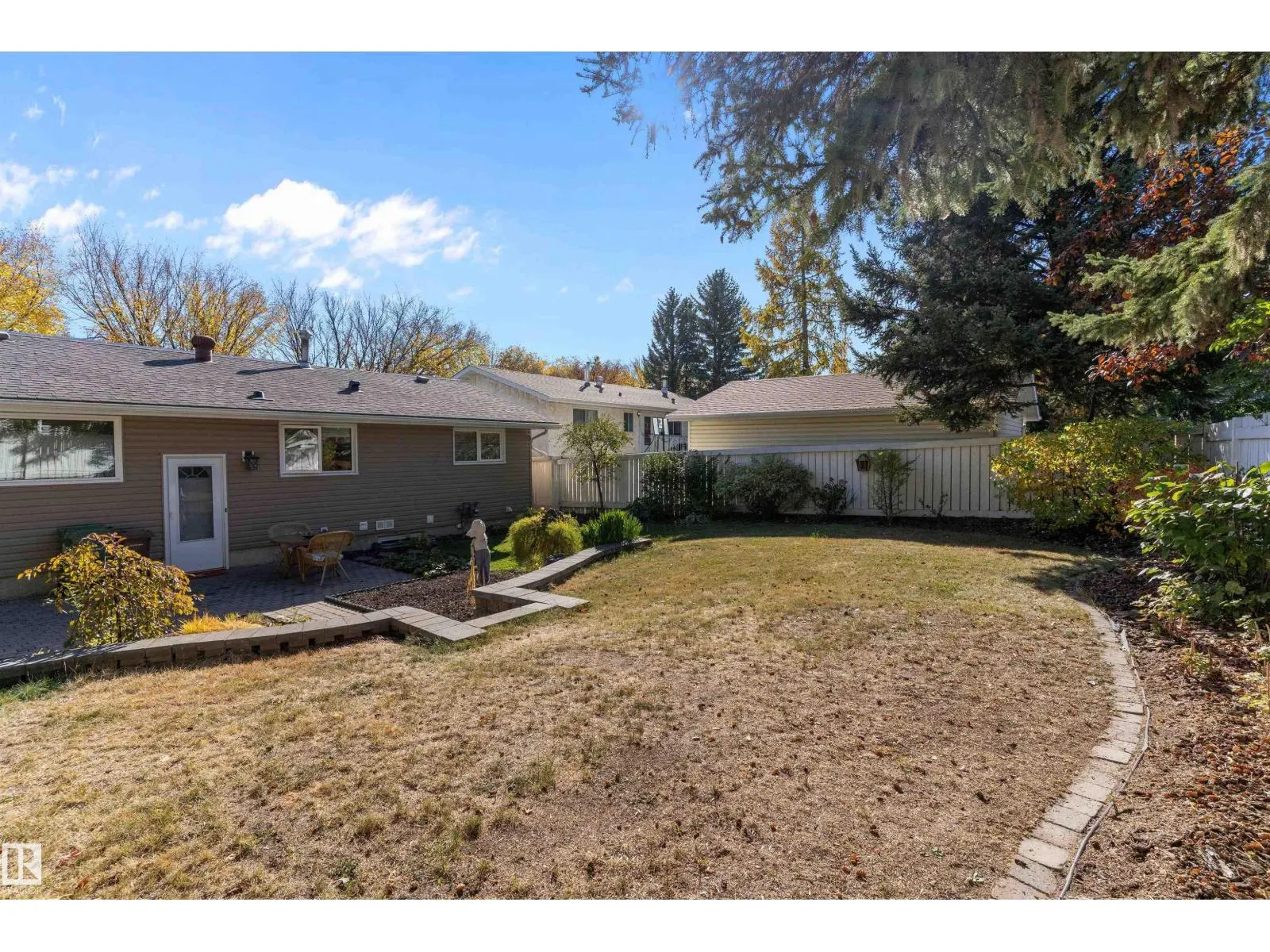 8 FARMSTEAD AV