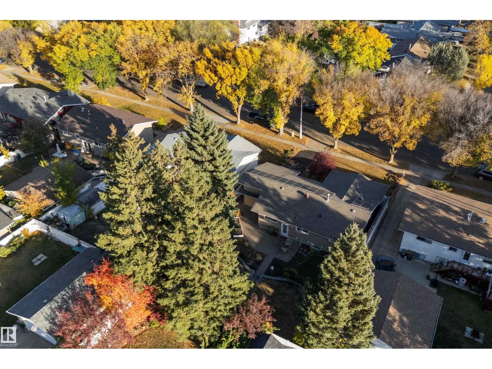 8 FARMSTEAD AV