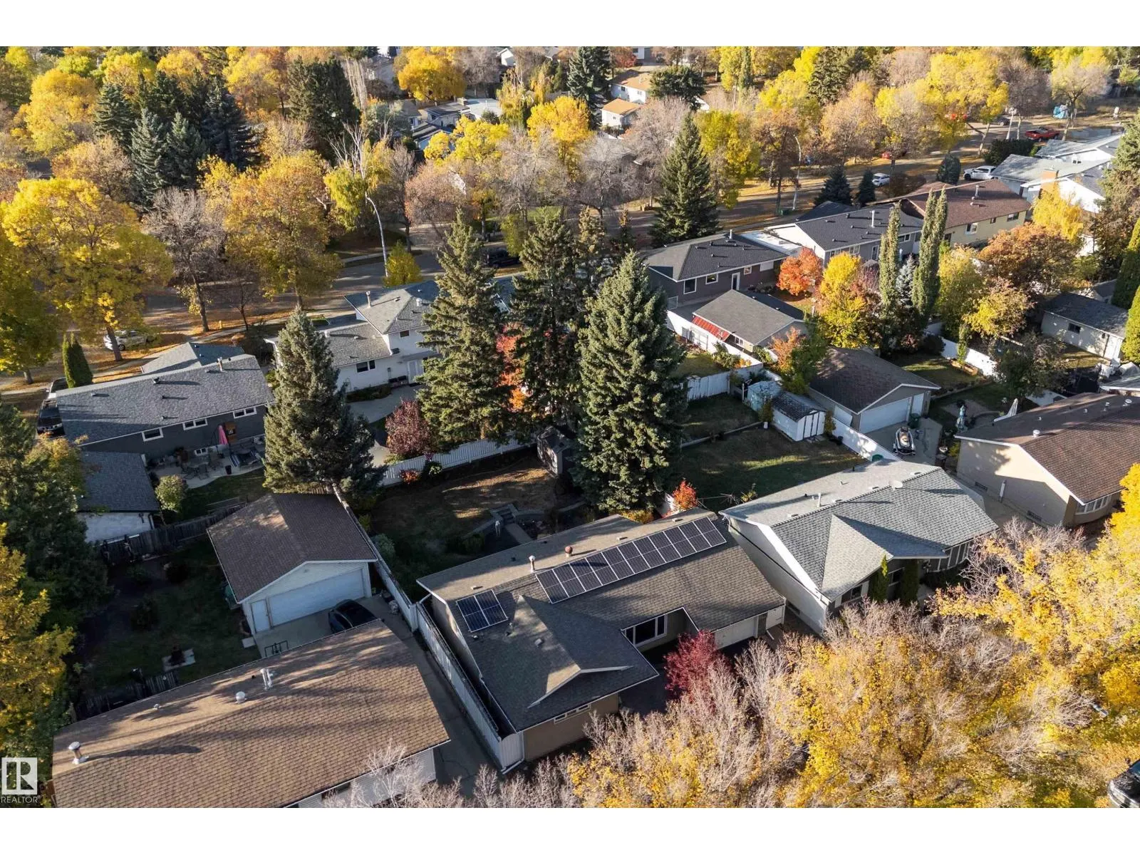 8 FARMSTEAD AV