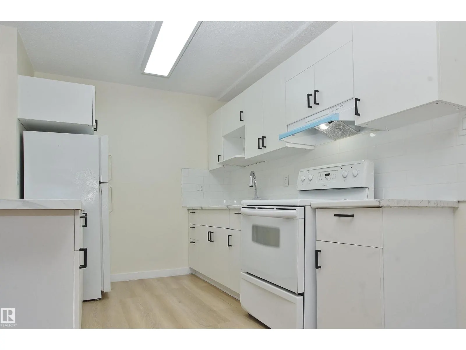 #46 13590 38 ST NW