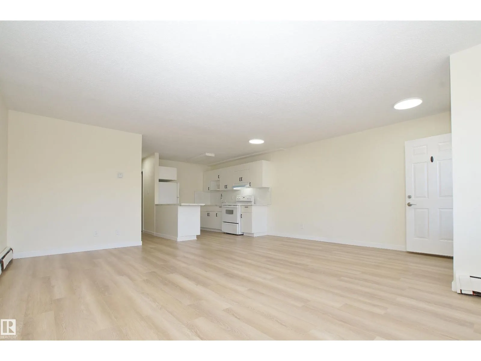 #46 13590 38 ST NW