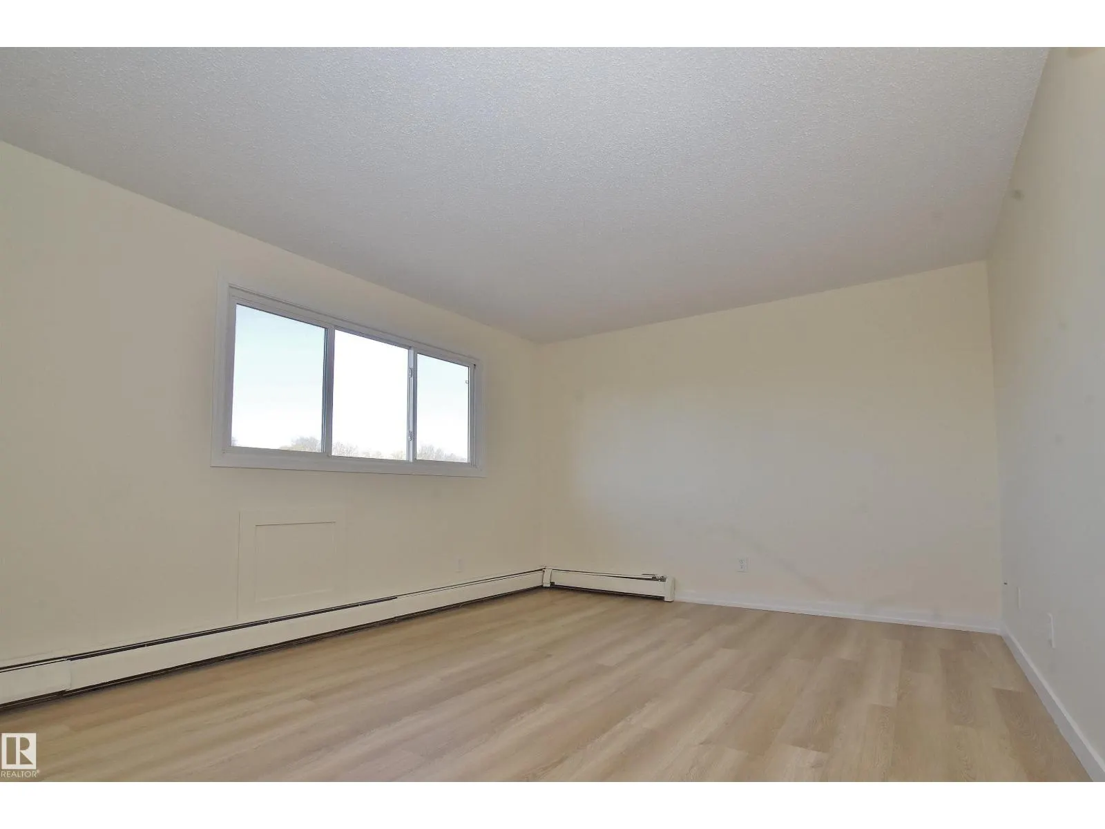 #46 13590 38 ST NW