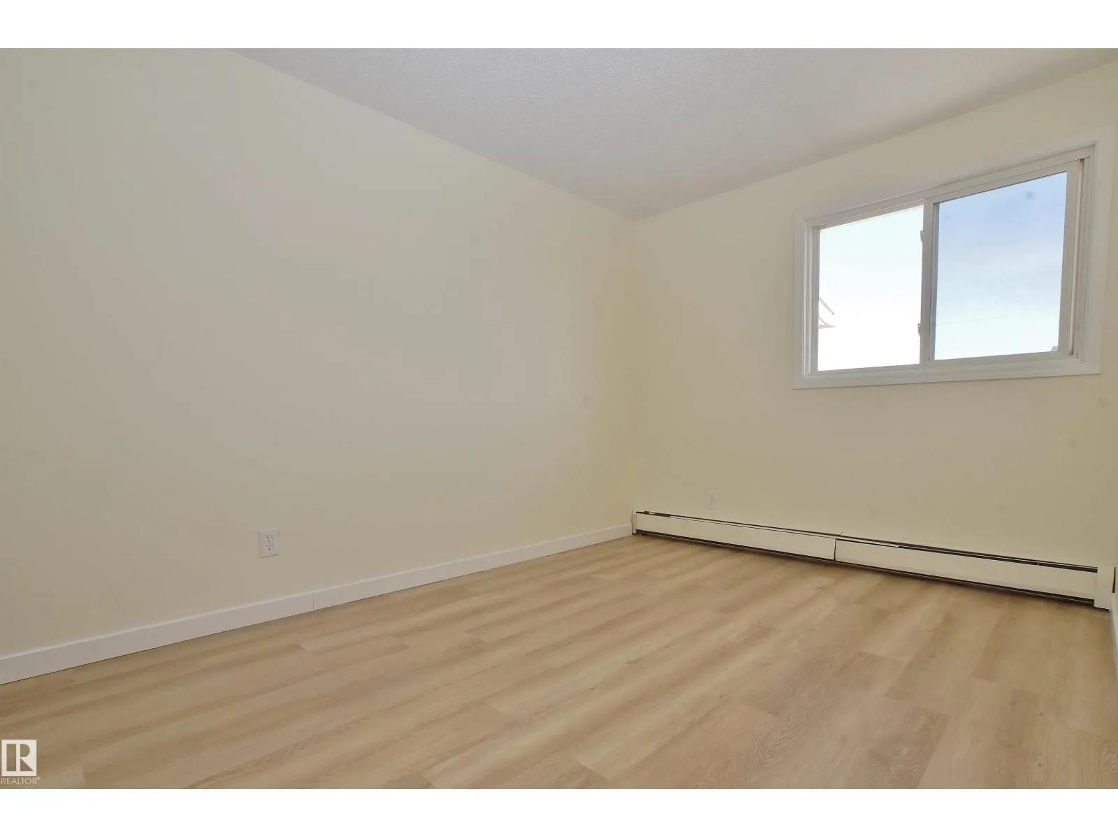 #46 13590 38 ST NW