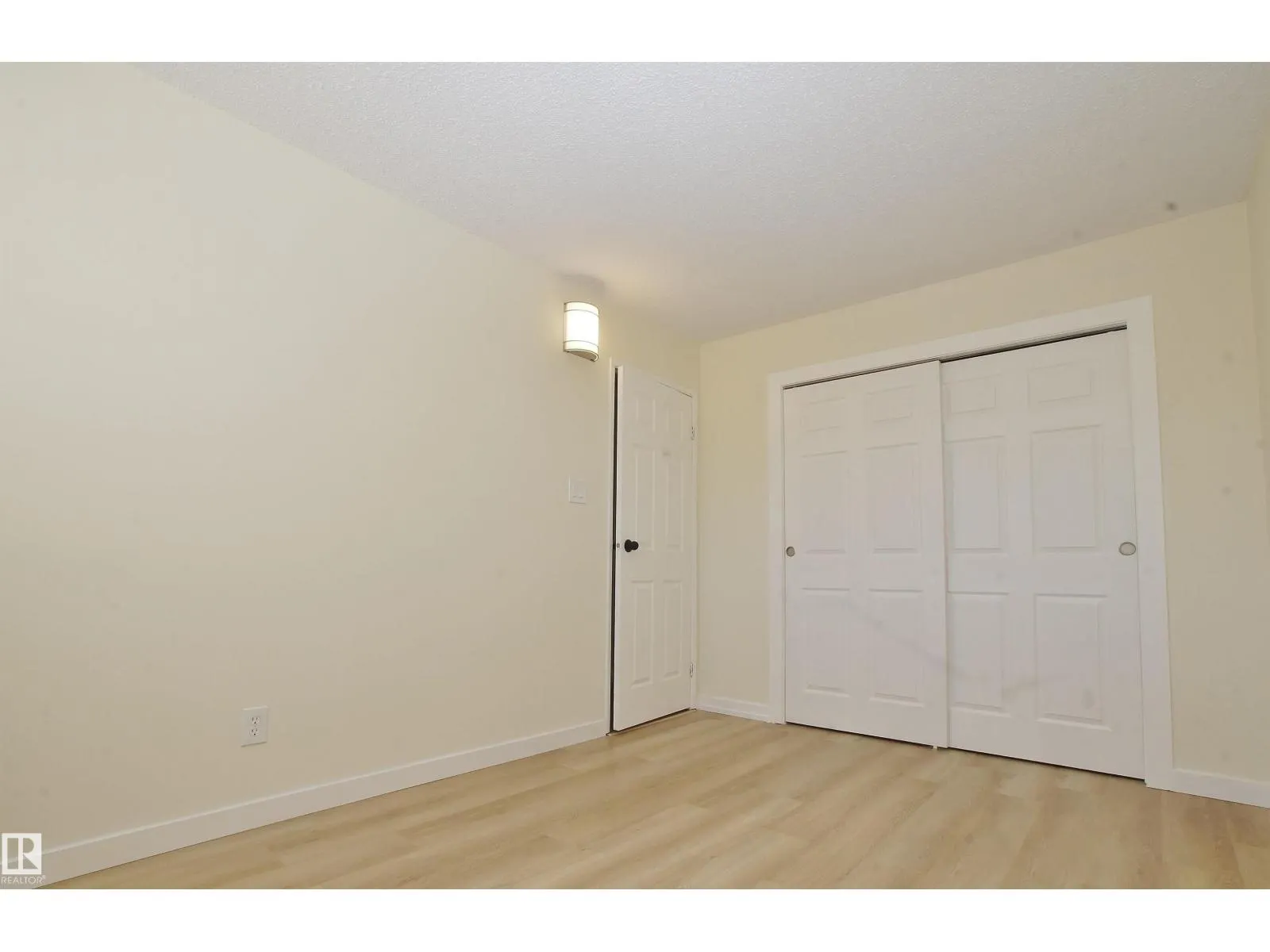 #46 13590 38 ST NW
