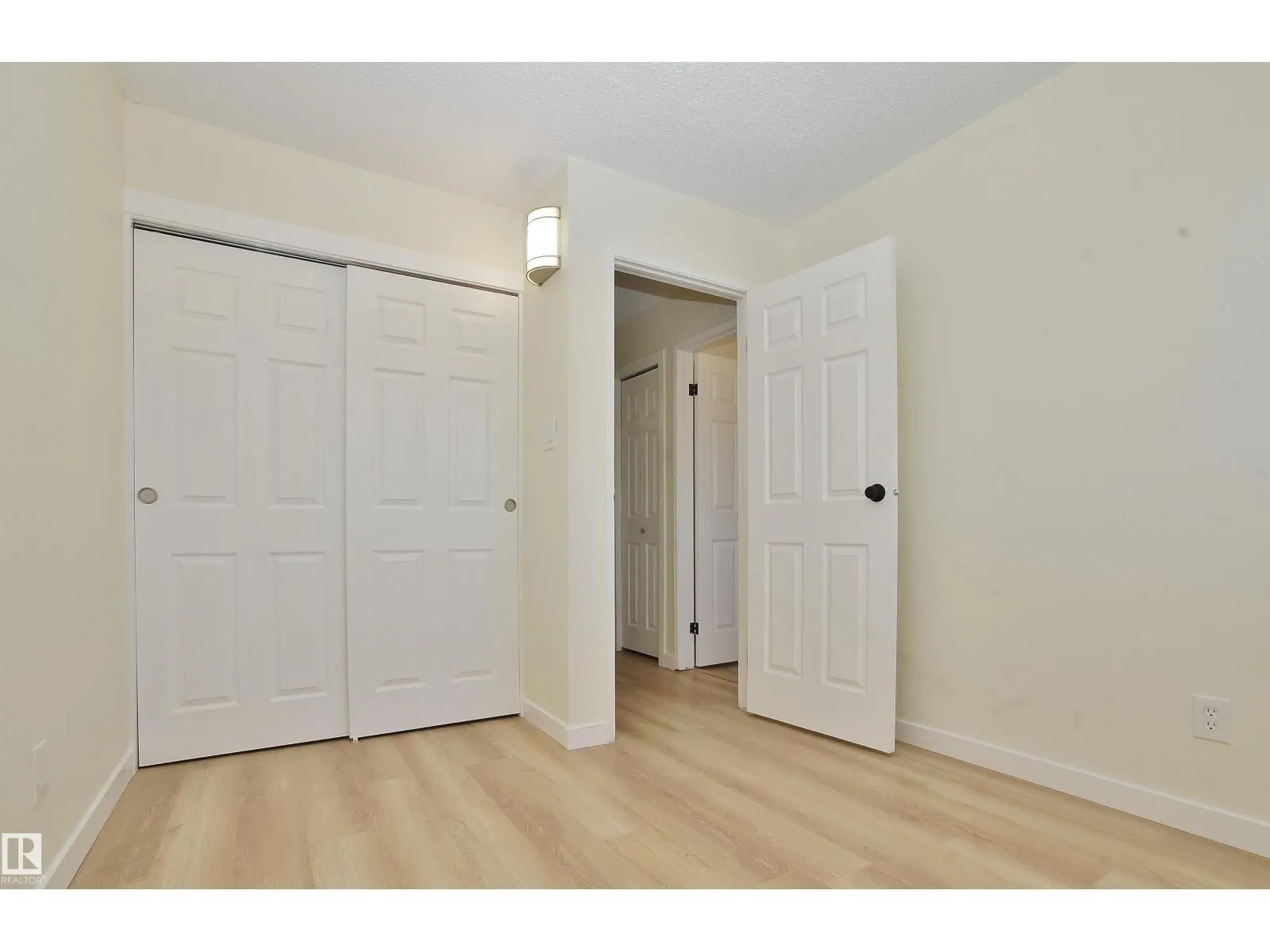 #46 13590 38 ST NW
