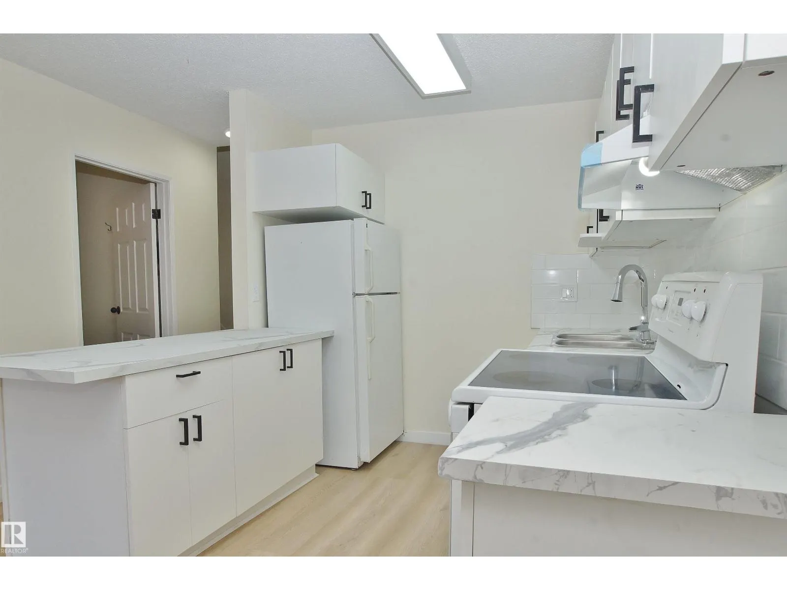 #46 13590 38 ST NW
