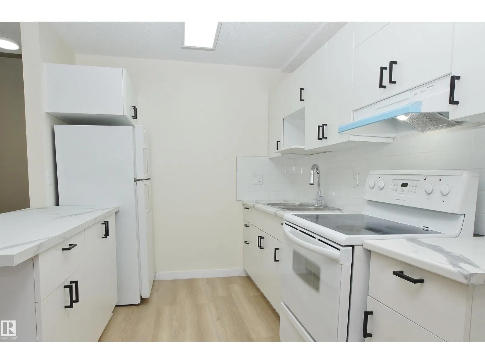 #46 13590 38 ST NW