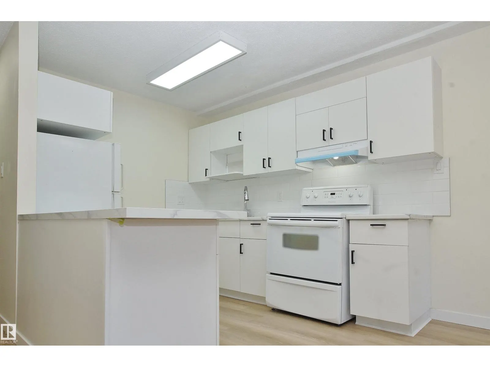 #46 13590 38 ST NW