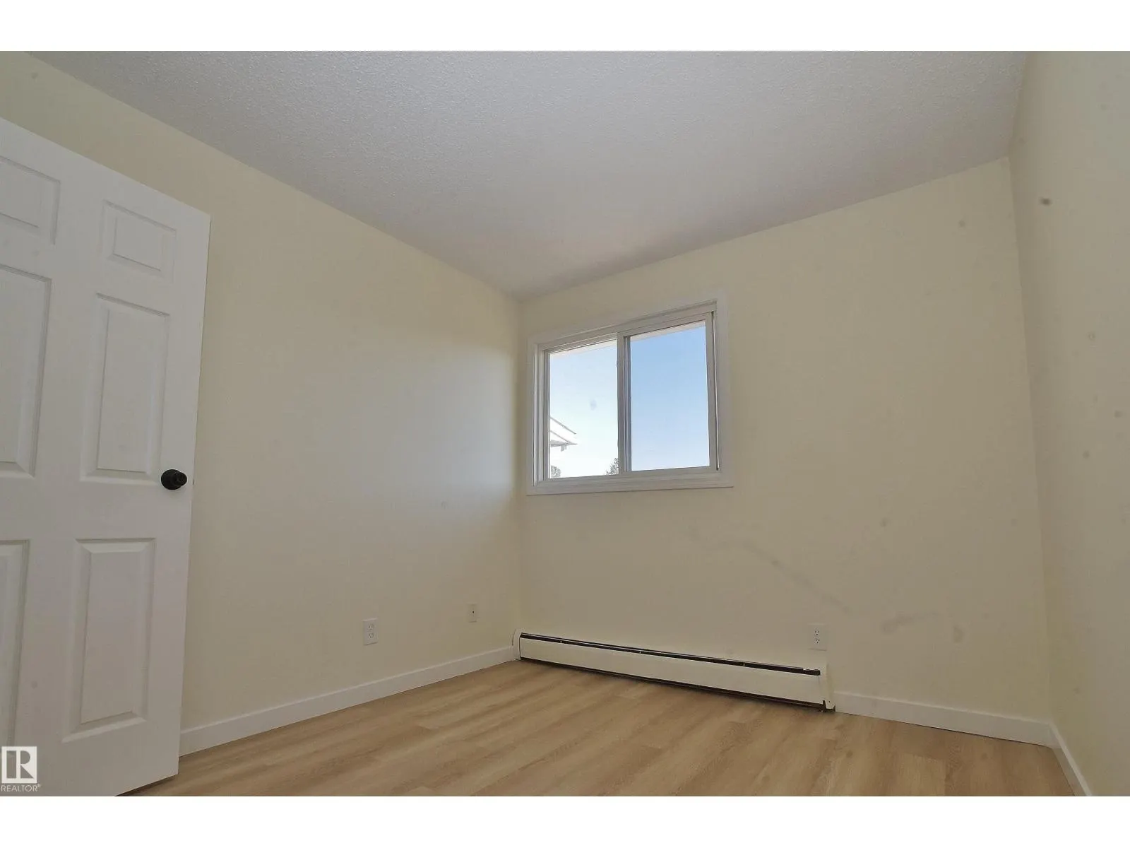 #46 13590 38 ST NW