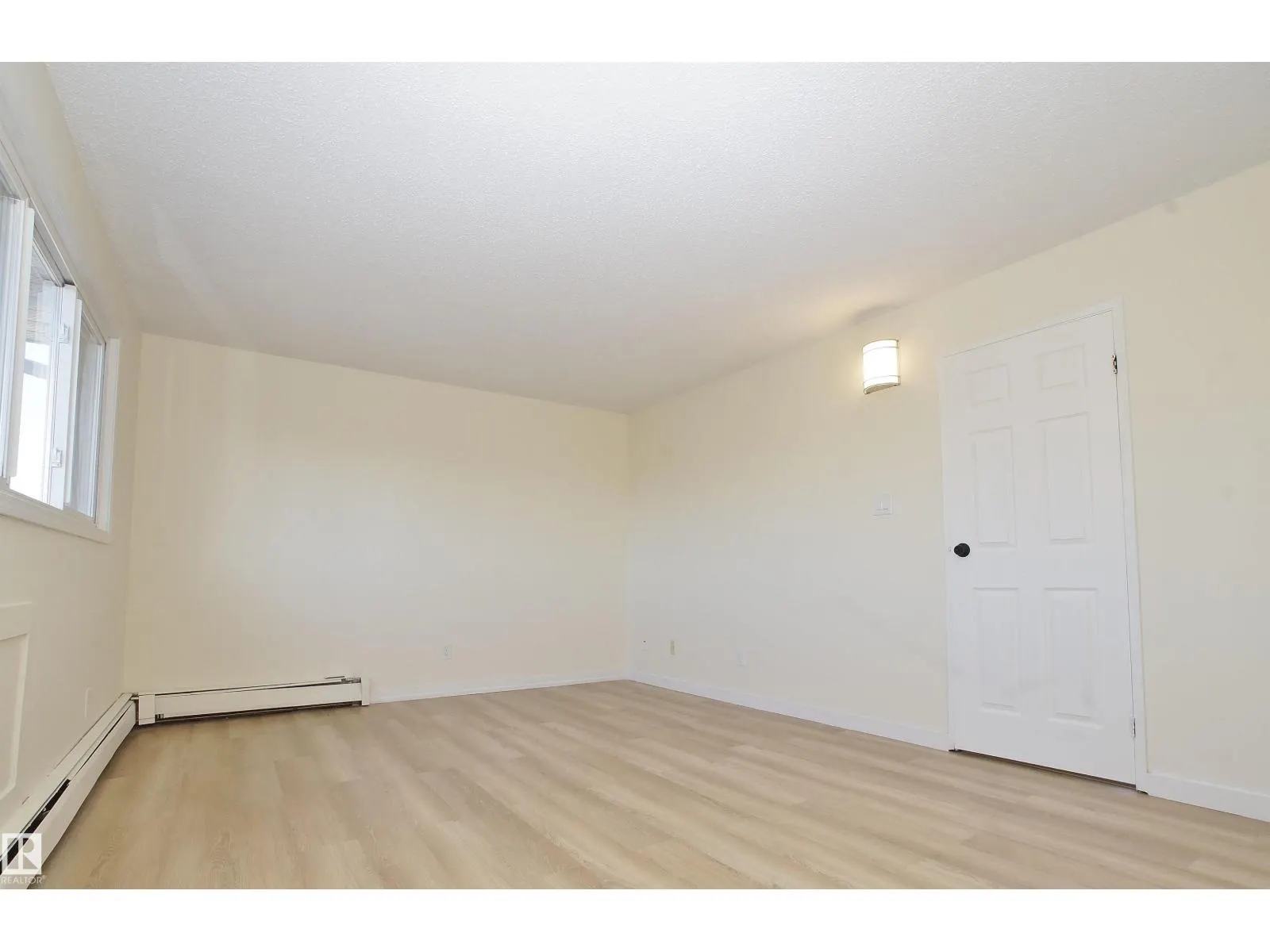 #46 13590 38 ST NW