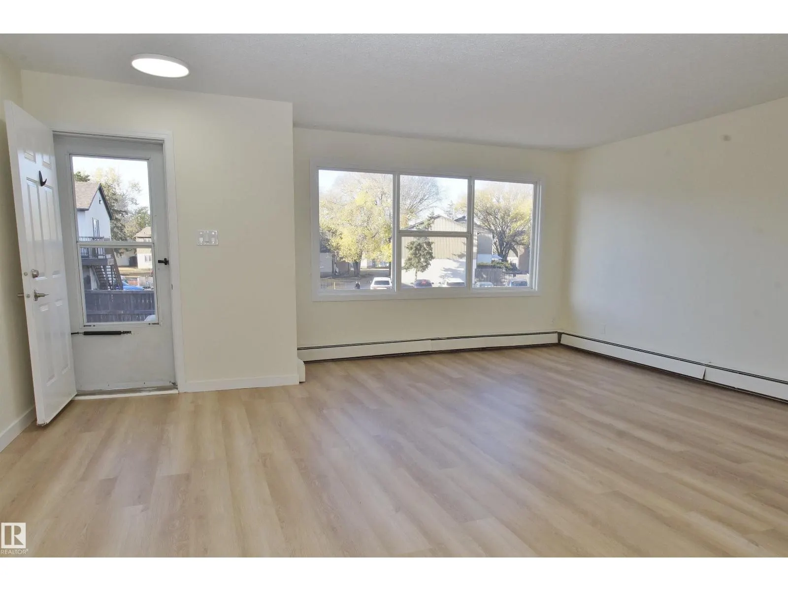 #46 13590 38 ST NW