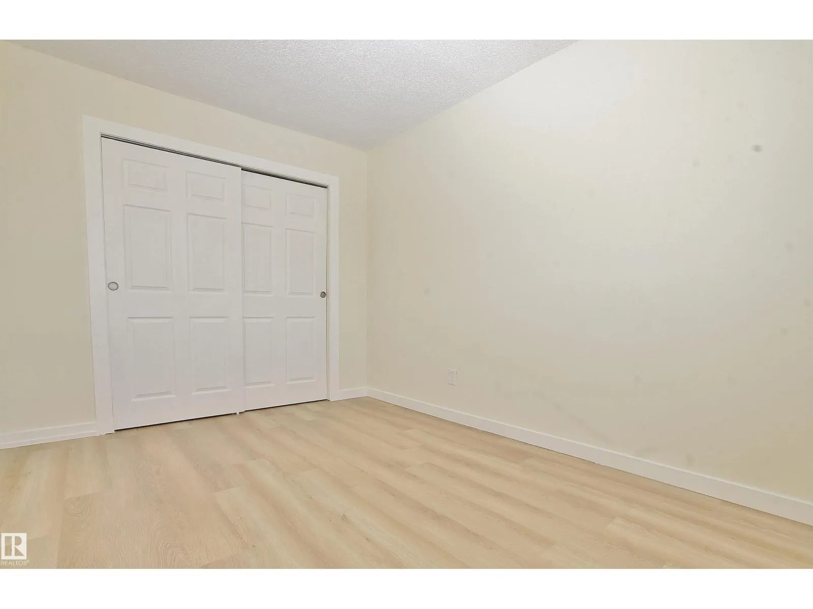 #46 13590 38 ST NW