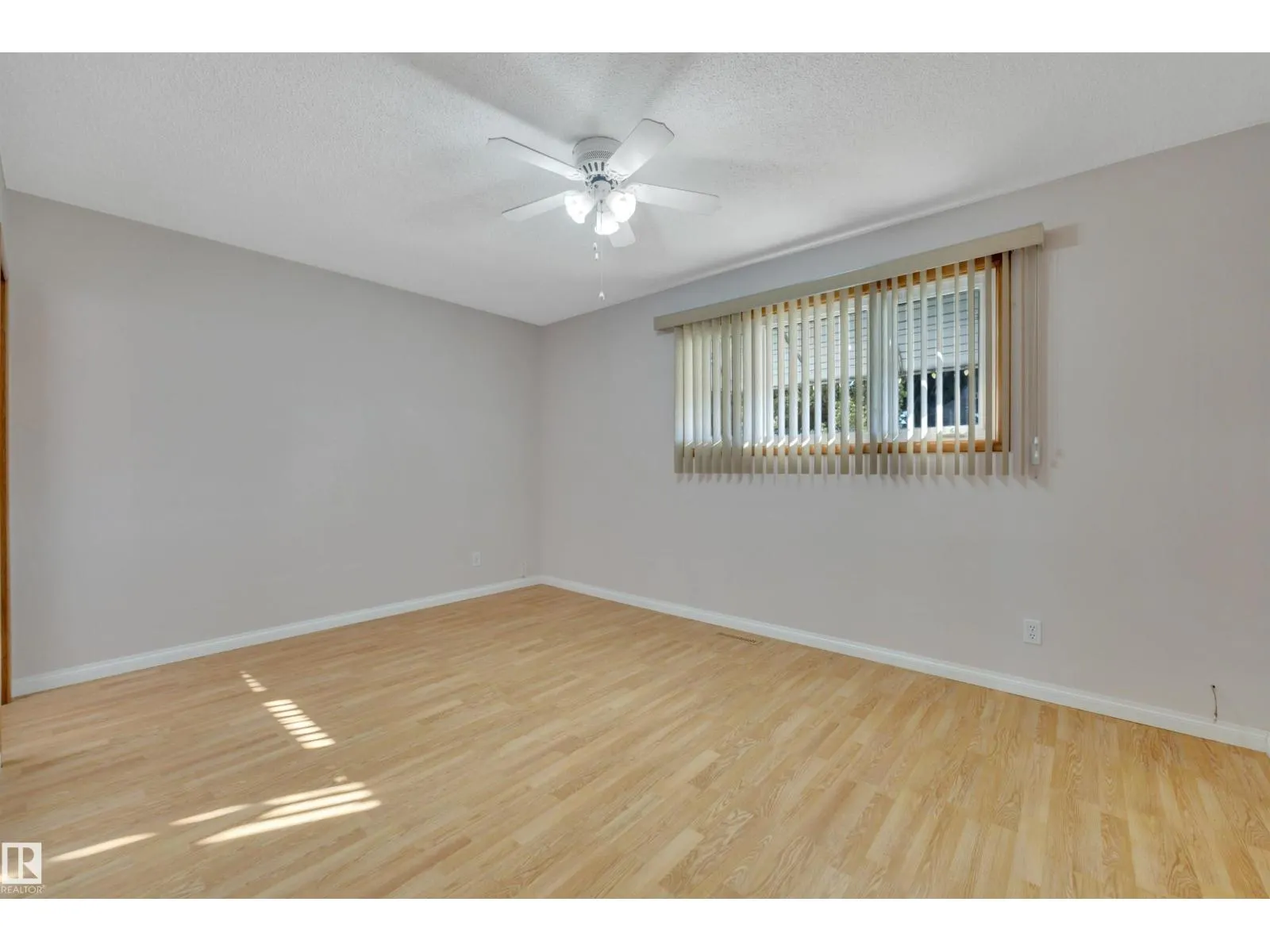 5604 94A AV NW