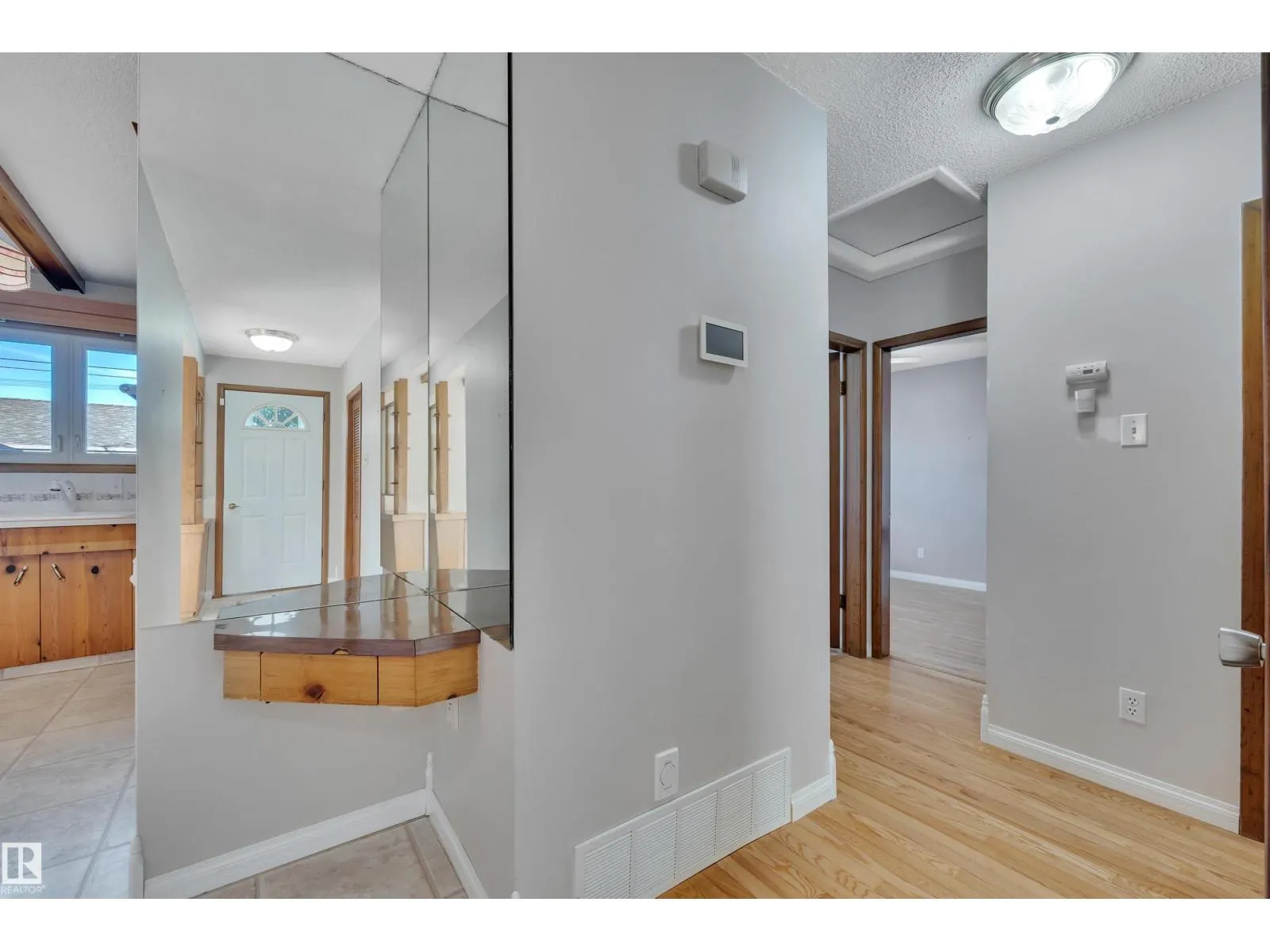 5604 94A AV NW