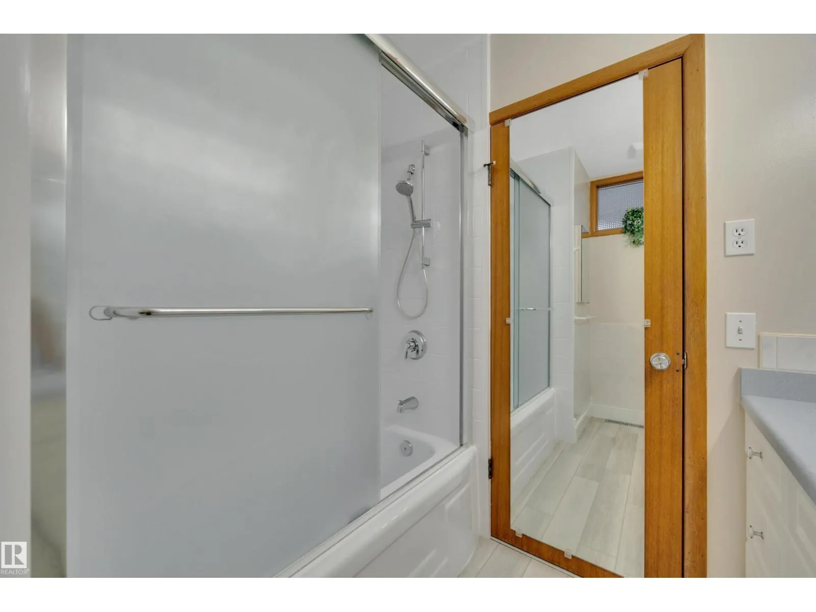 5604 94A AV NW