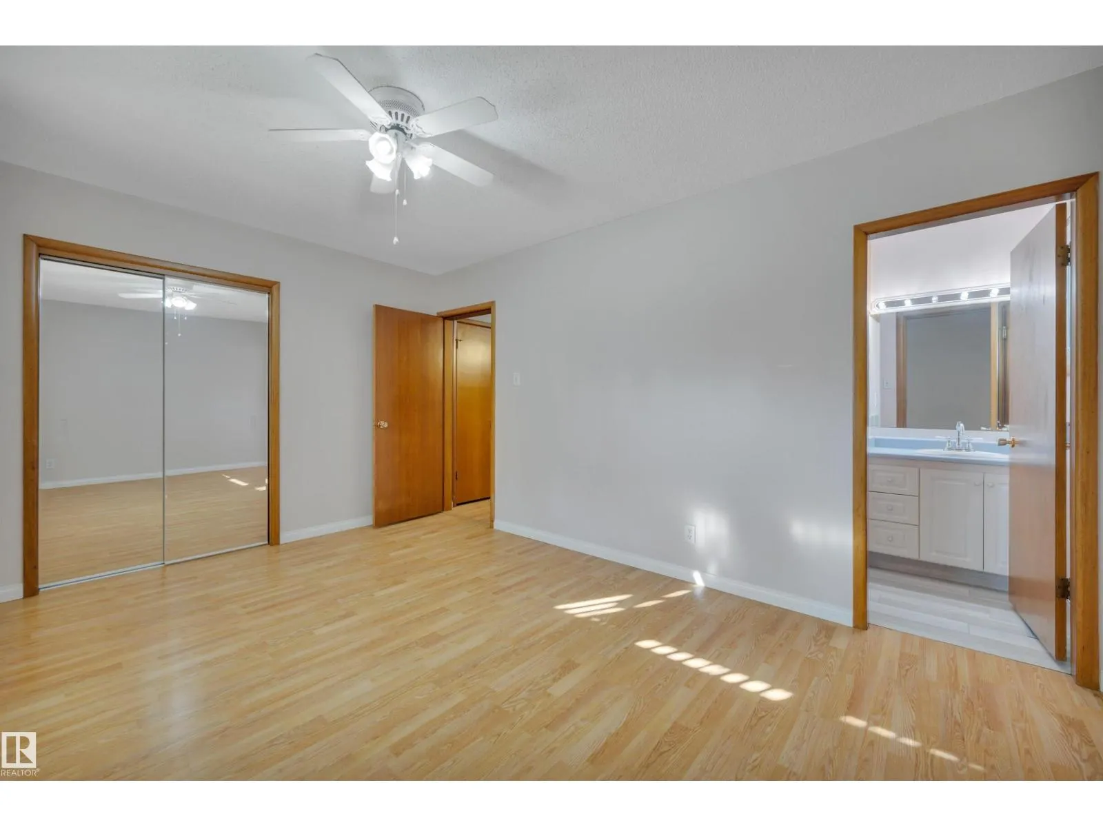 5604 94A AV NW