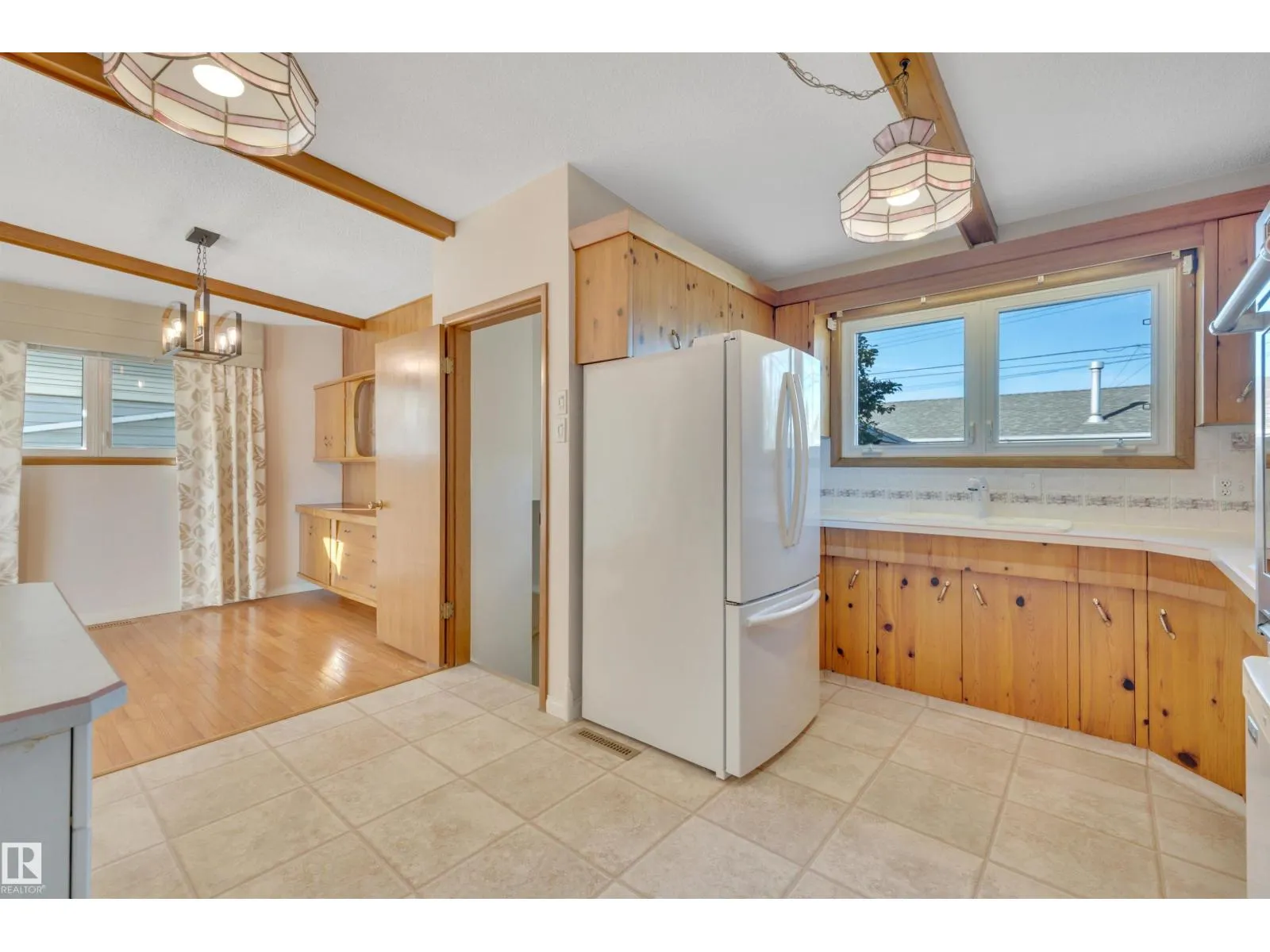 5604 94A AV NW