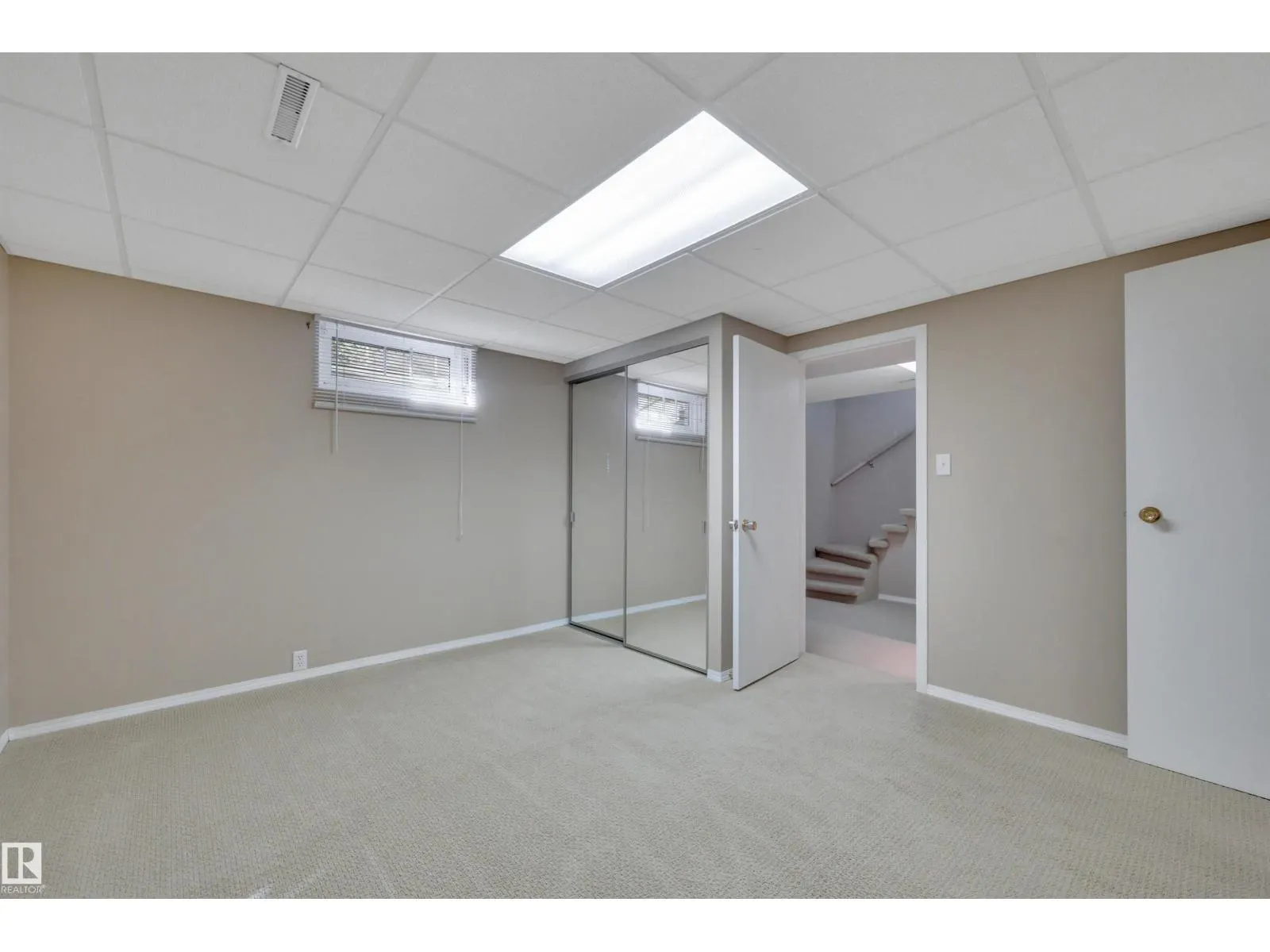 5604 94A AV NW