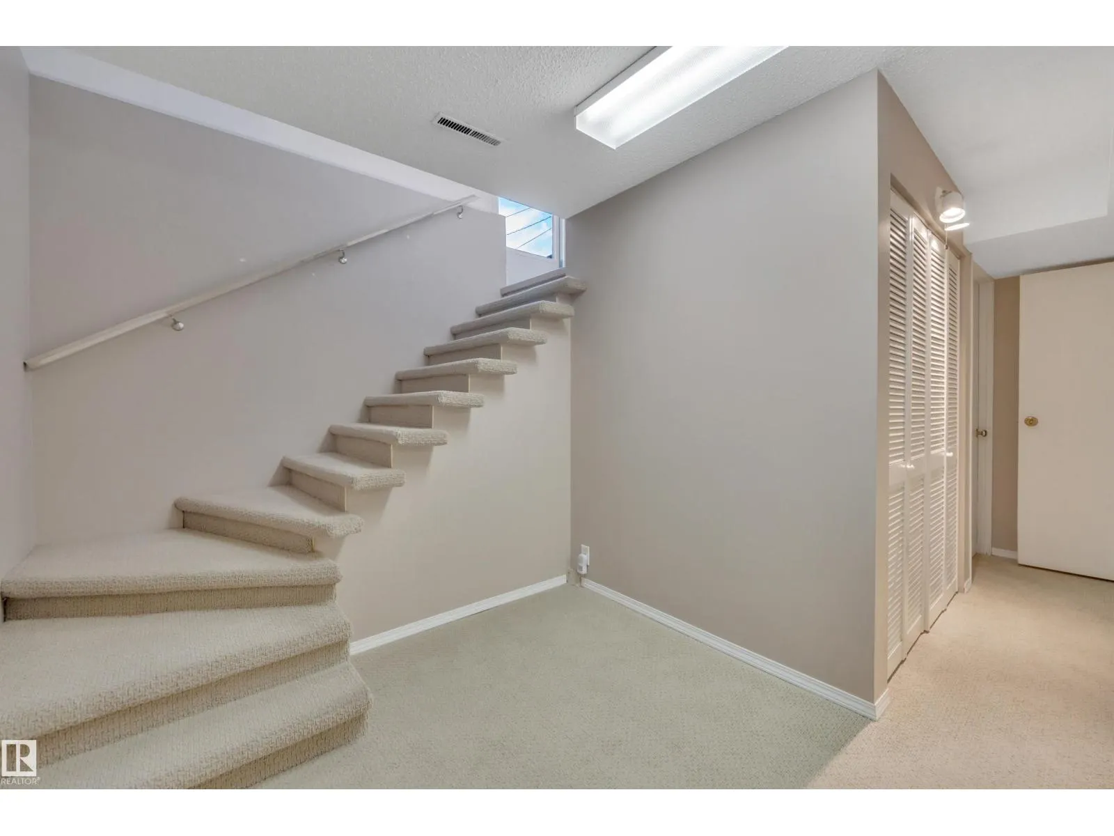 5604 94A AV NW
