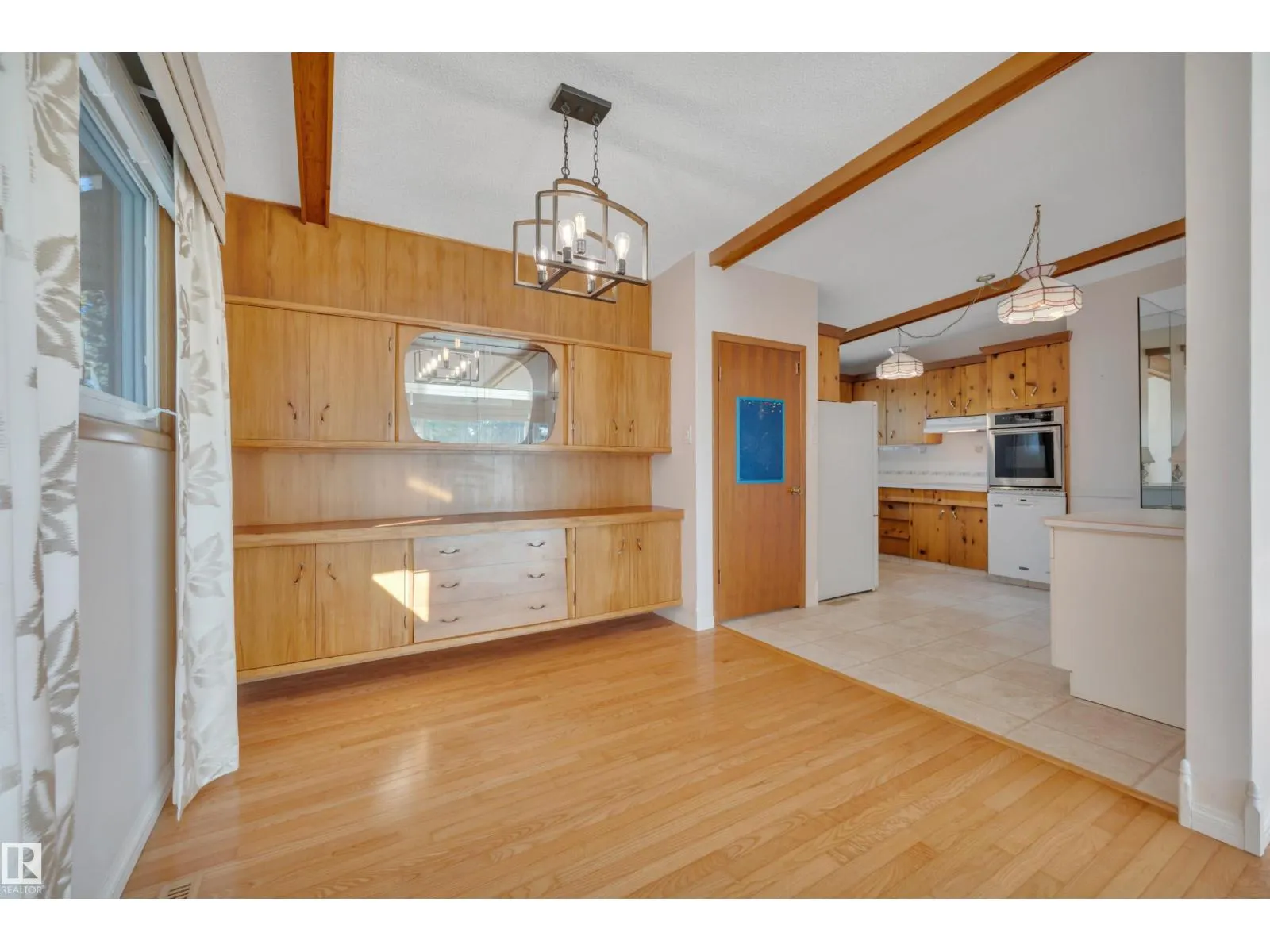 5604 94A AV NW