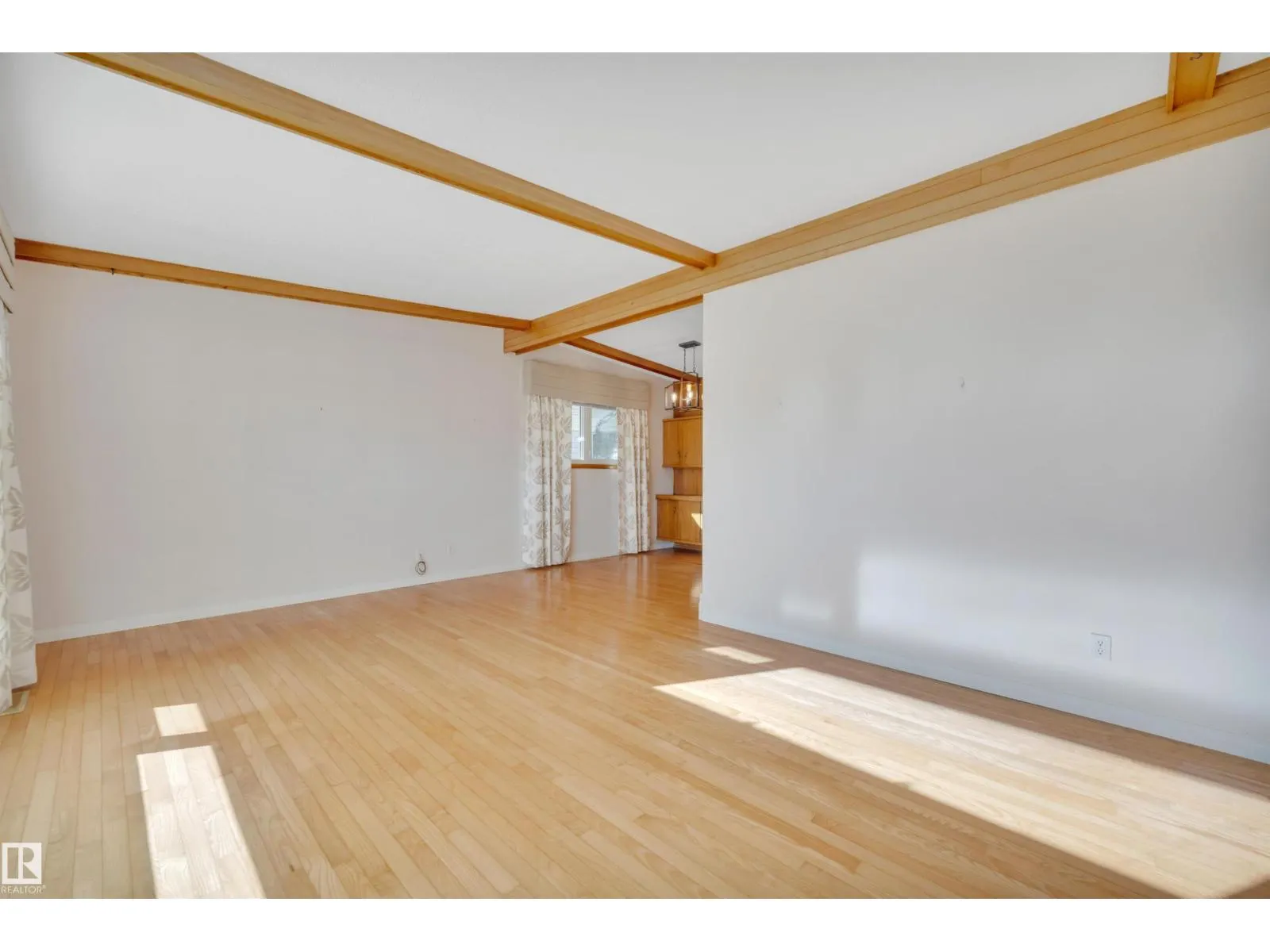 5604 94A AV NW