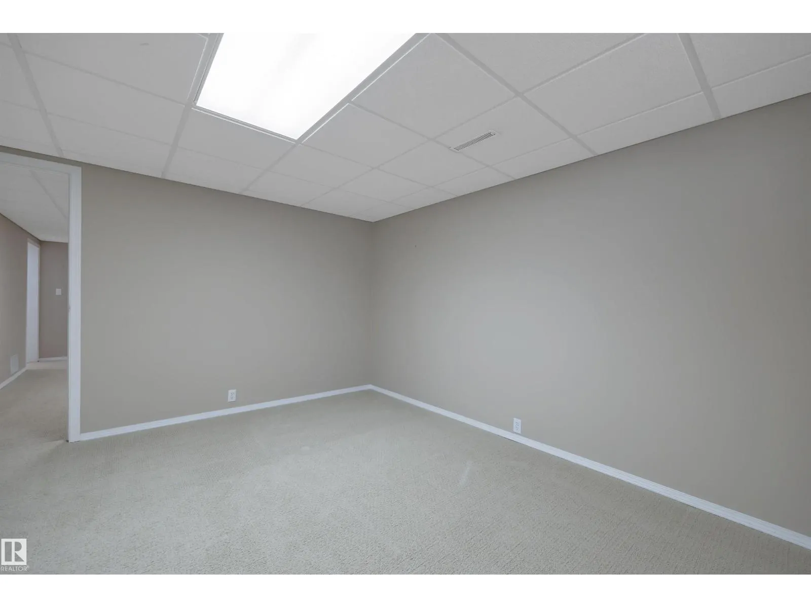 5604 94A AV NW