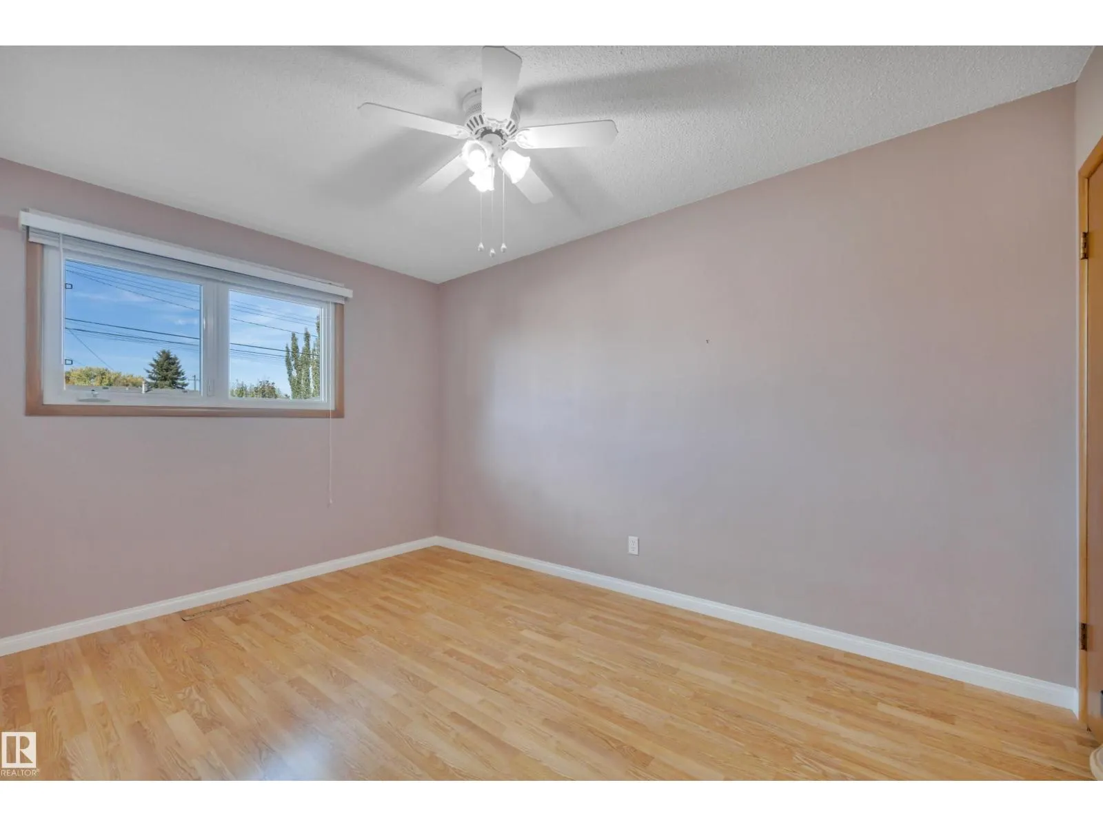 5604 94A AV NW