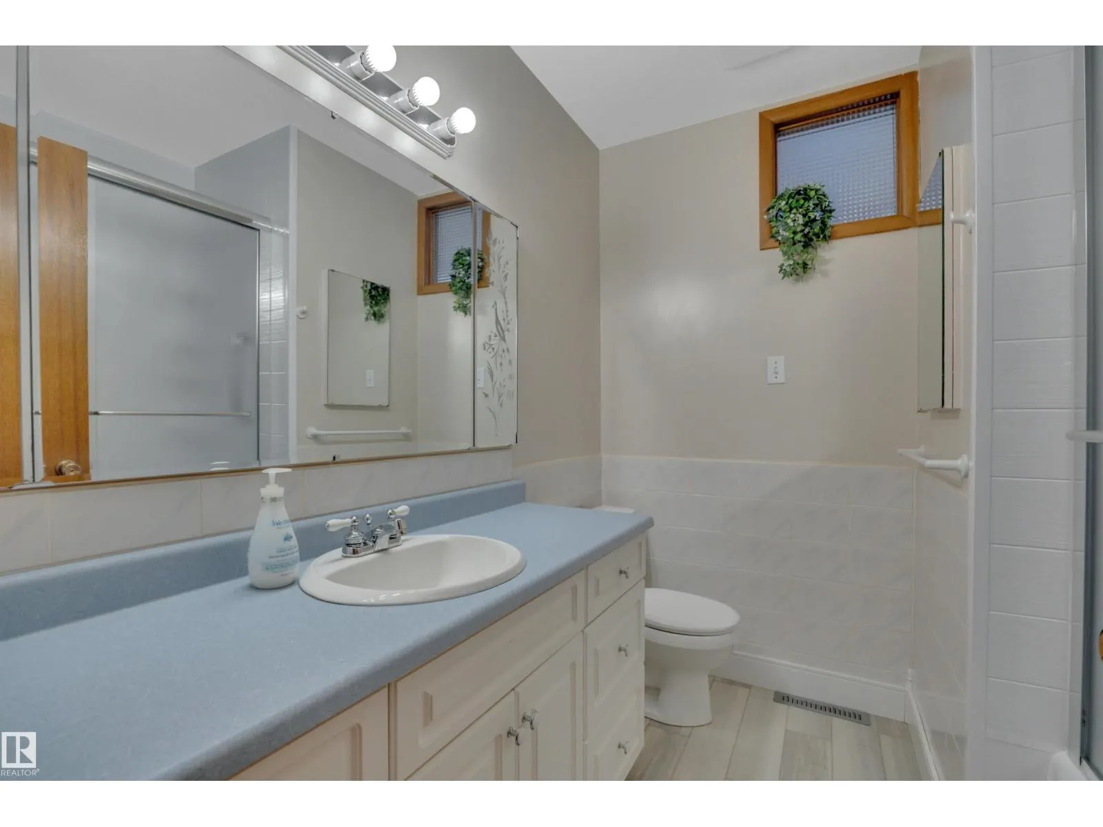 5604 94A AV NW