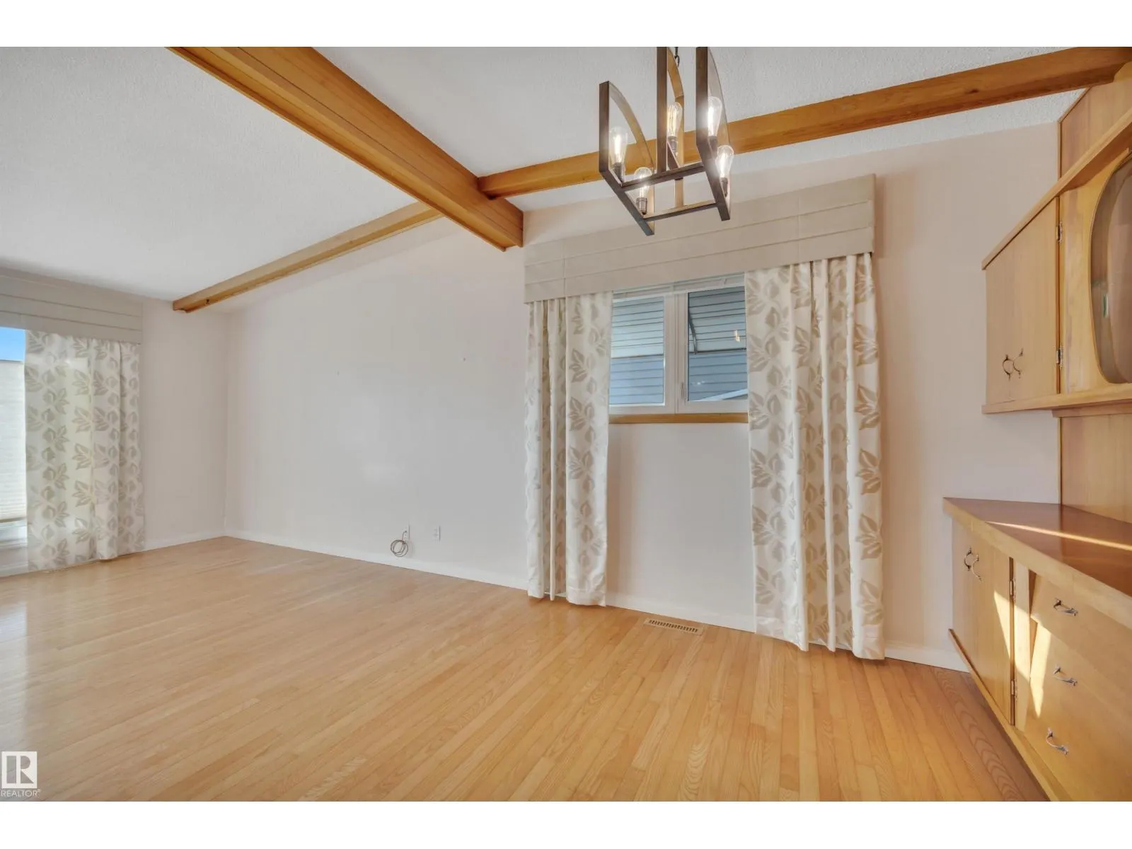 5604 94A AV NW