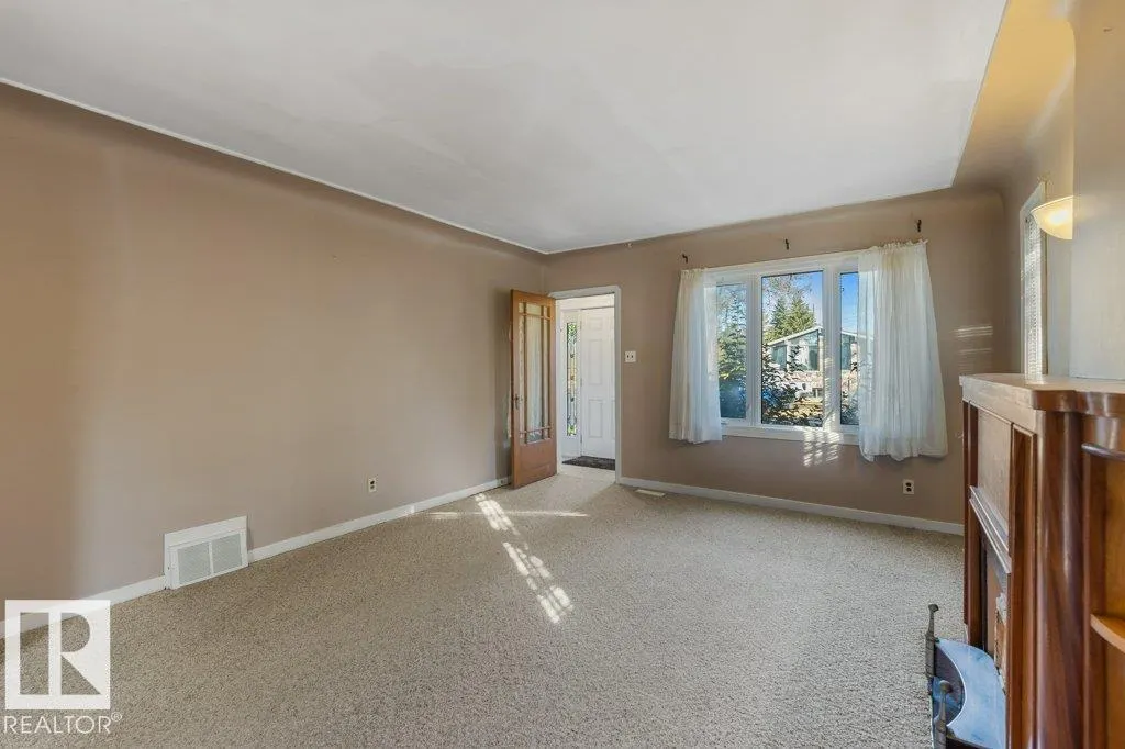 11208 79 ST NW