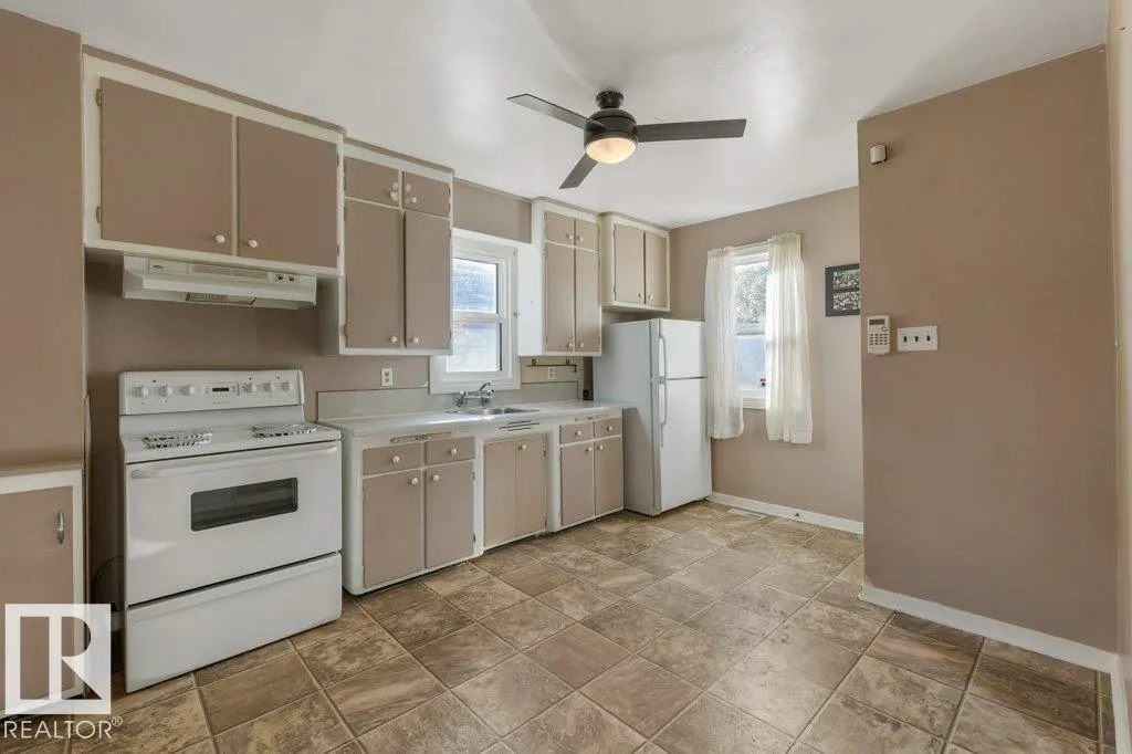 11208 79 ST NW