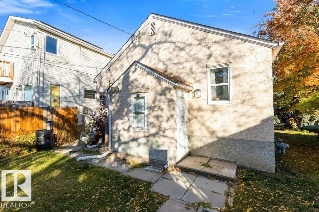 11208 79 ST NW