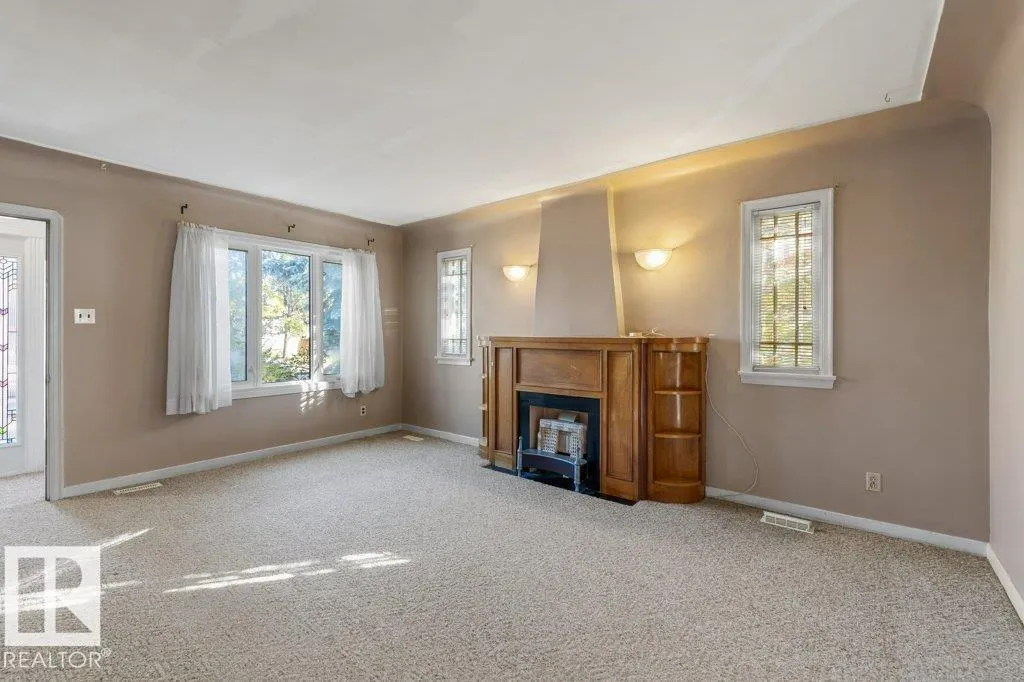 11208 79 ST NW