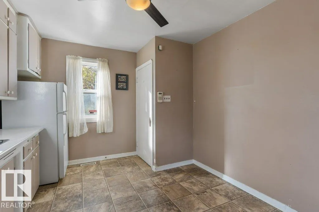 11208 79 ST NW