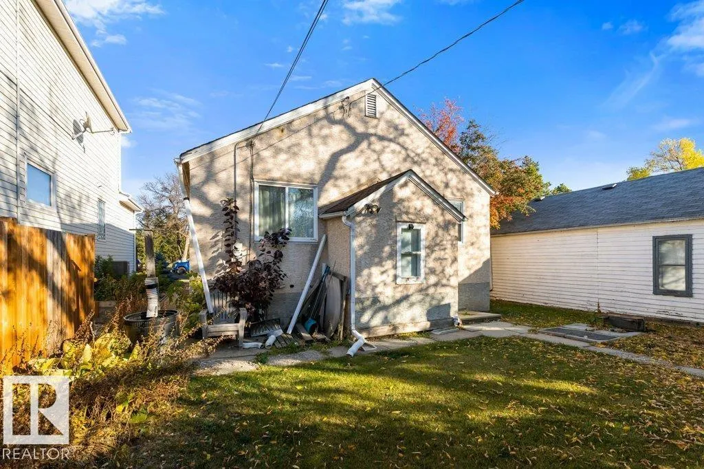 11208 79 ST NW