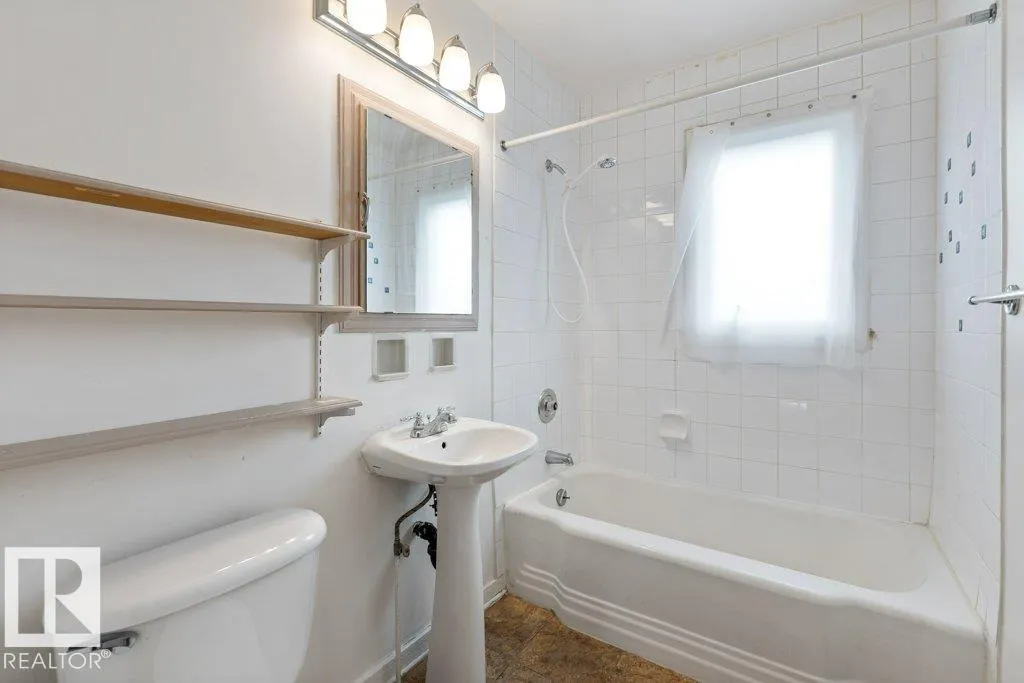 11208 79 ST NW