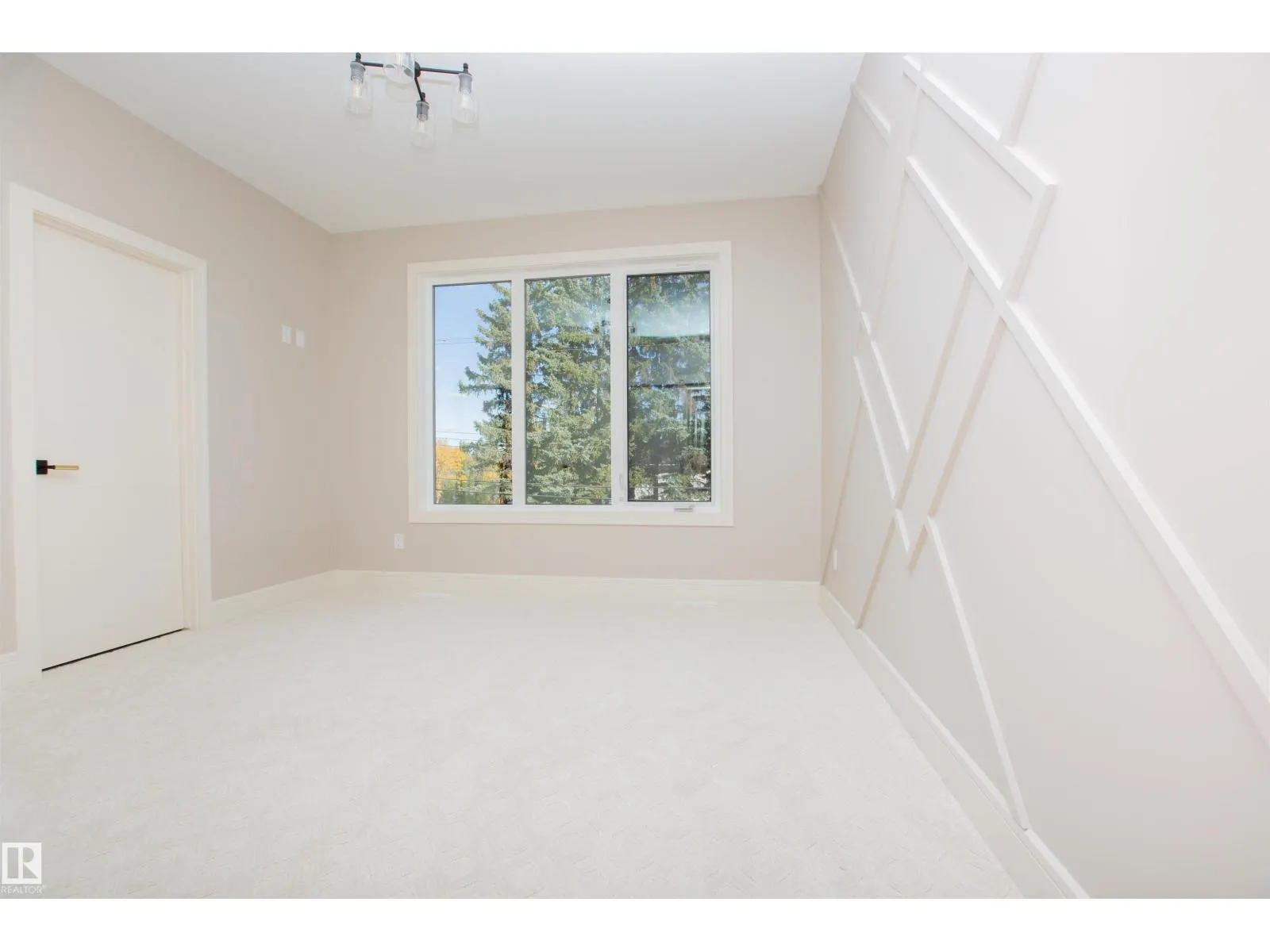 9127 143 ST NW