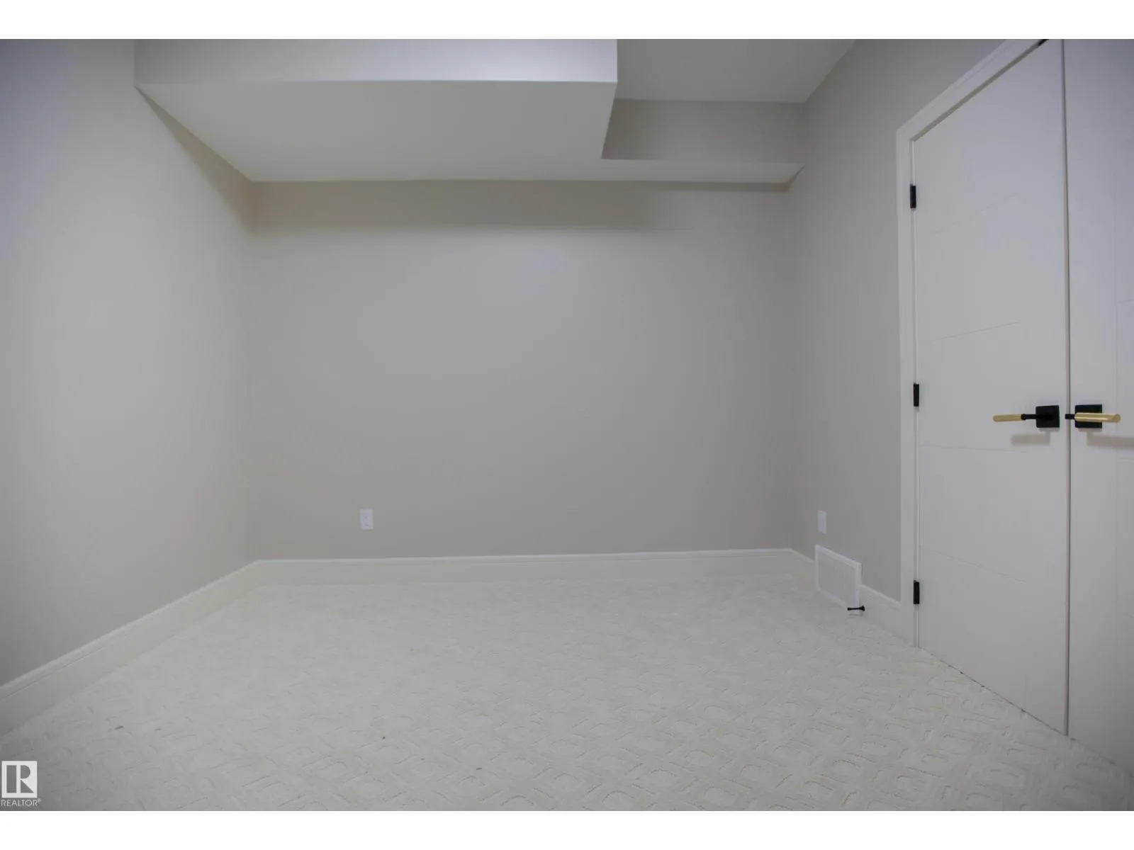 9127 143 ST NW