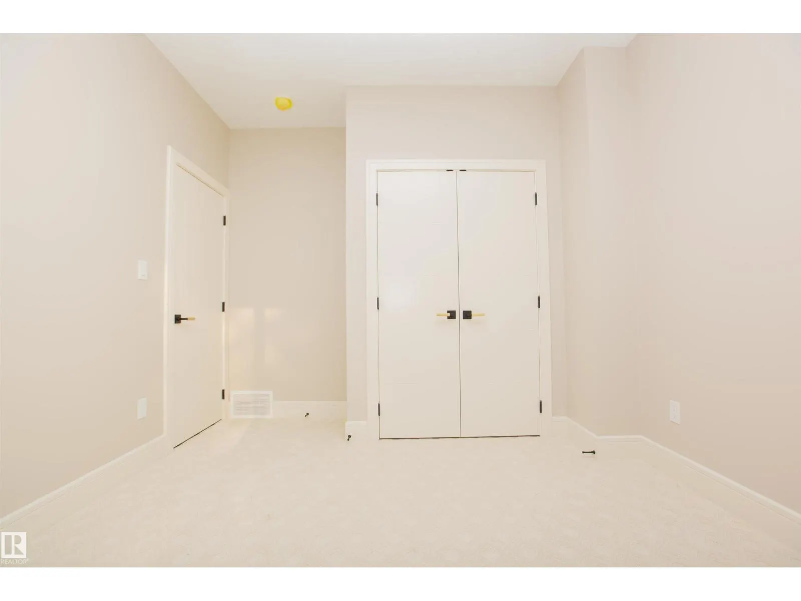 9127 143 ST NW