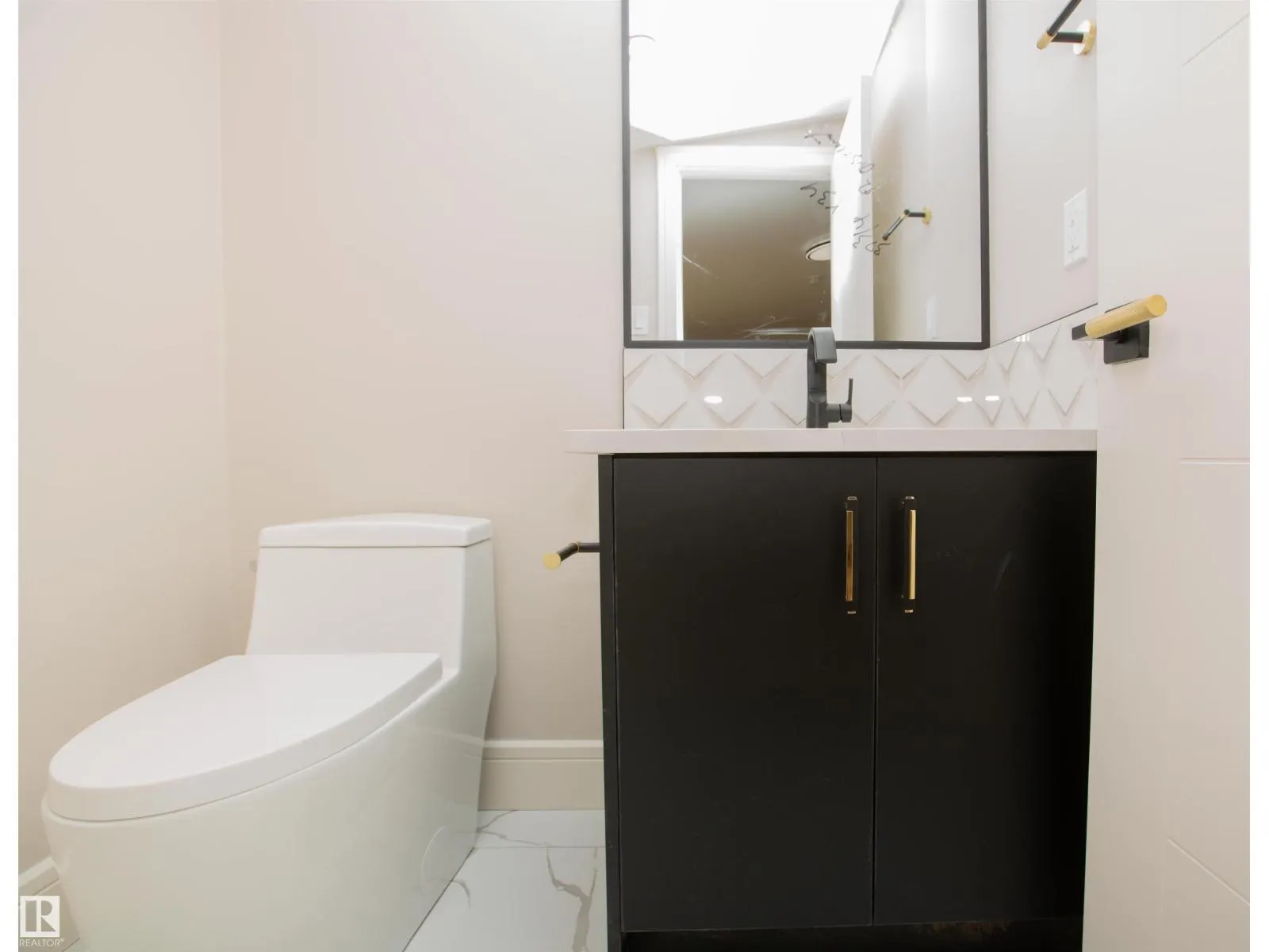 9127 143 ST NW