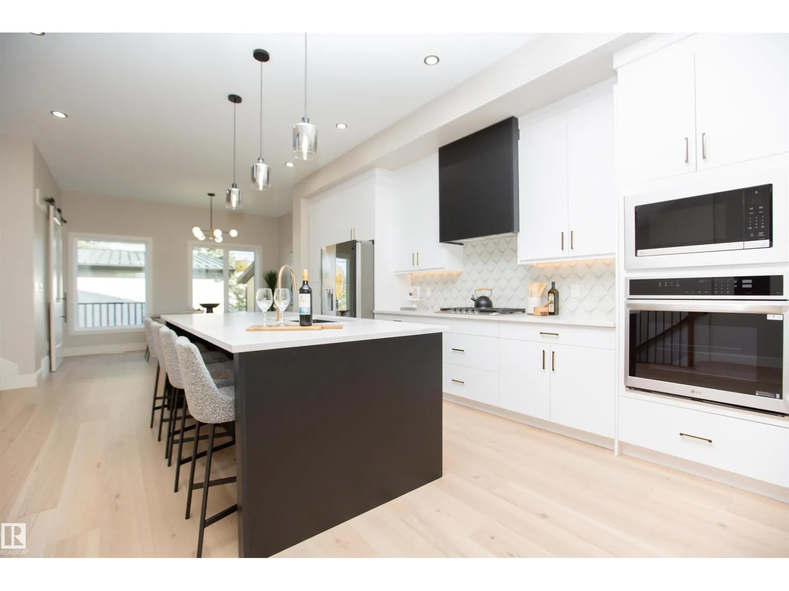 9127 143 ST NW