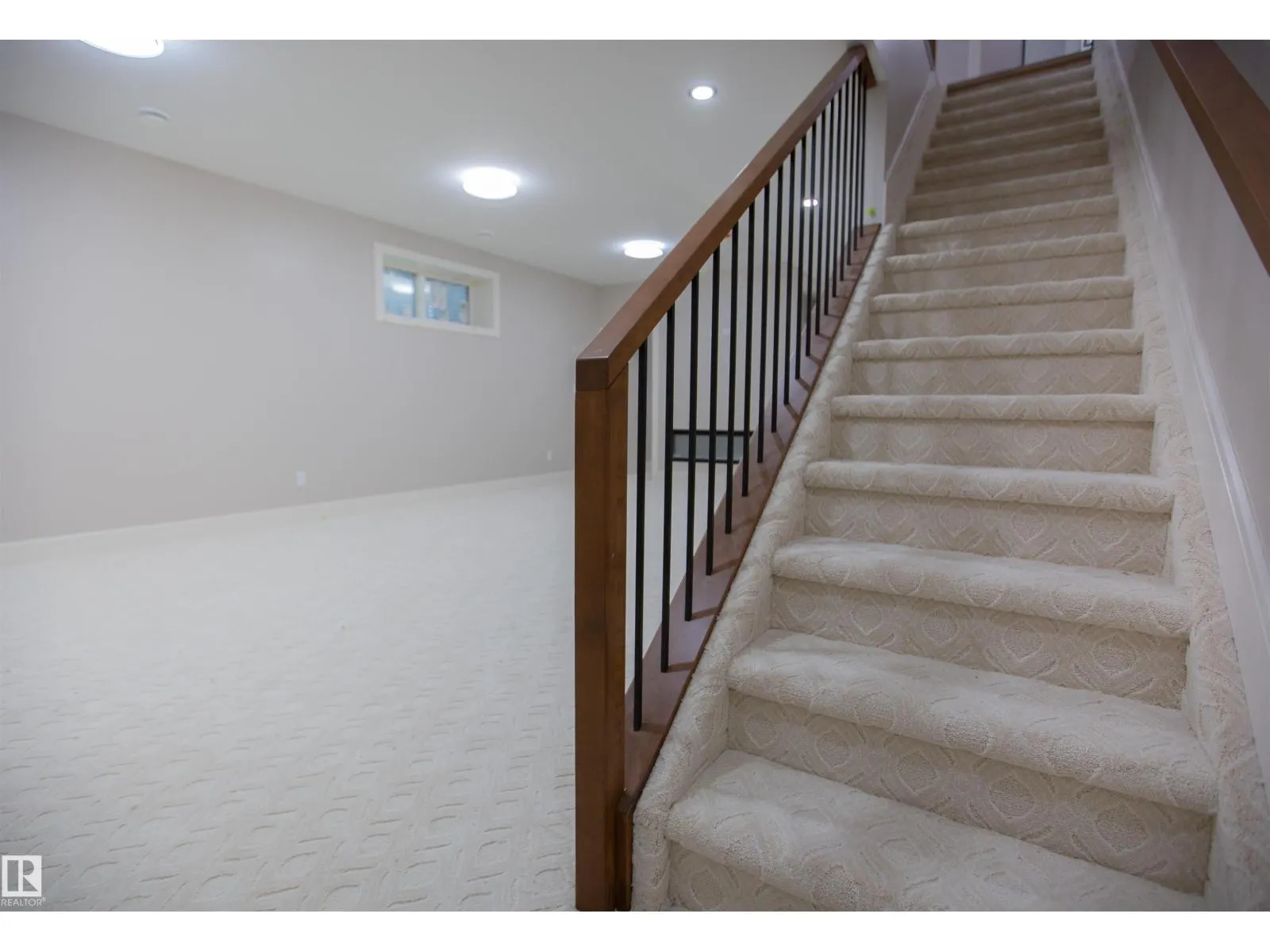 9127 143 ST NW