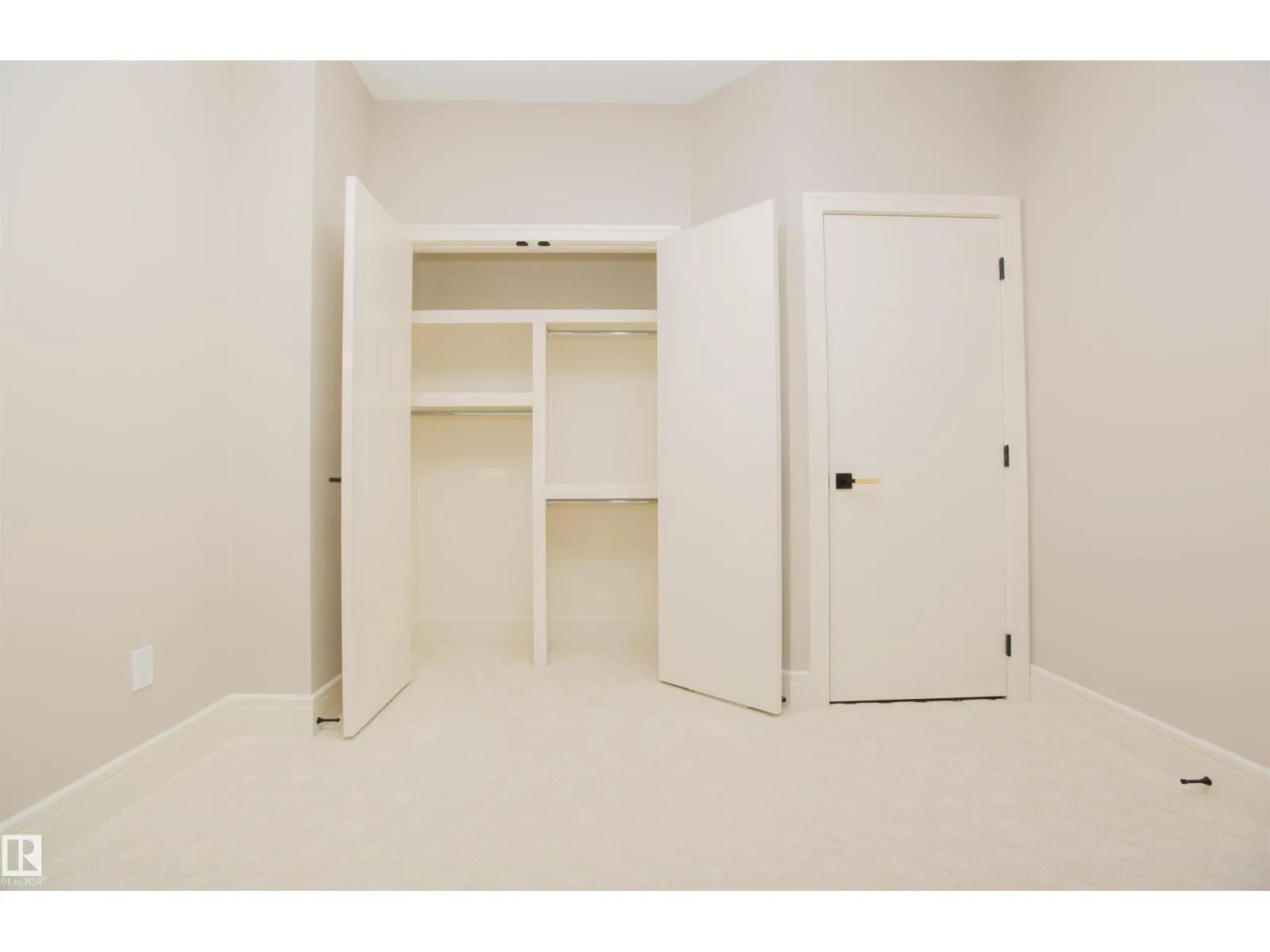 9127 143 ST NW