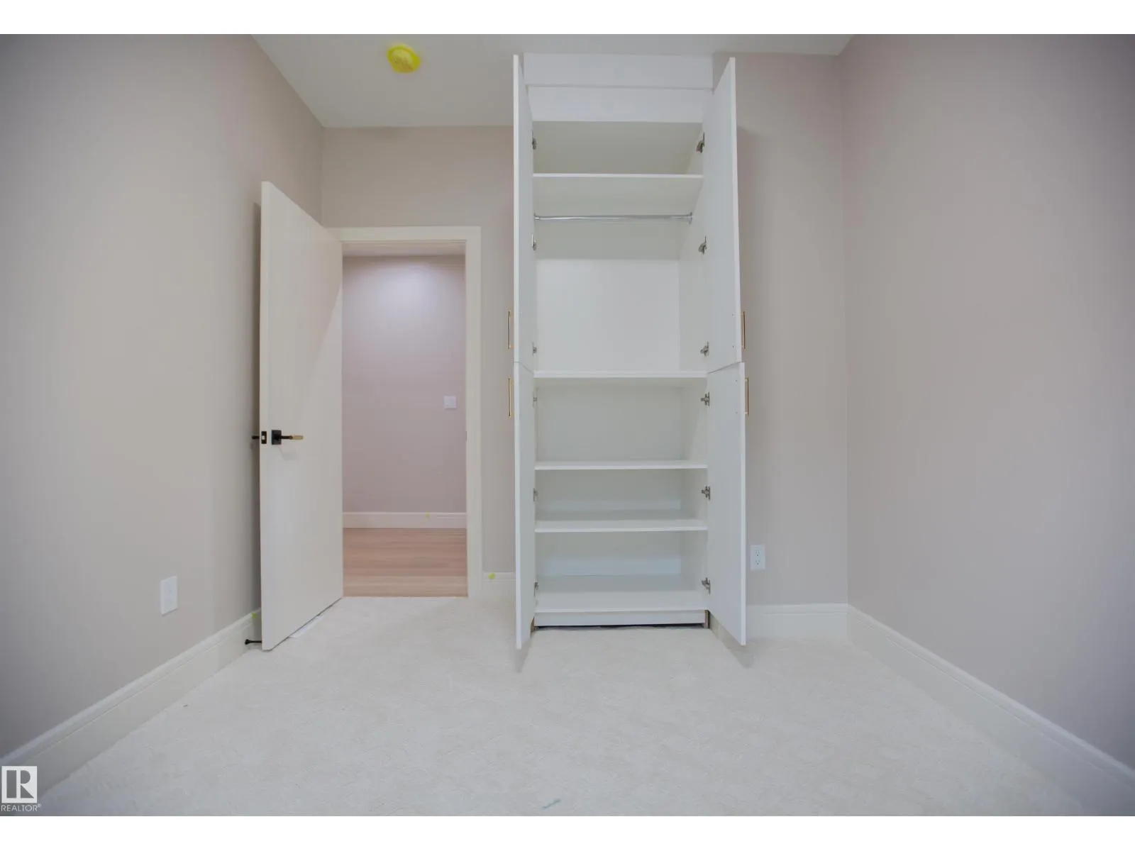 9127 143 ST NW