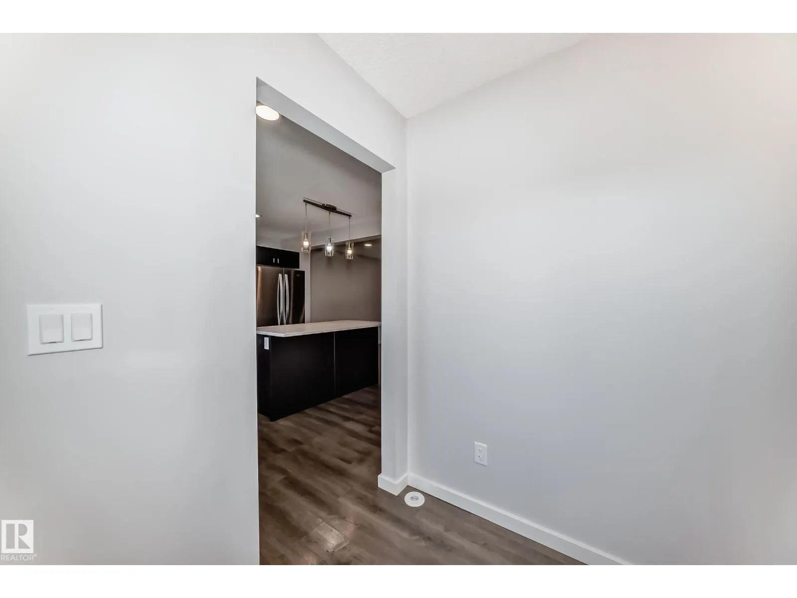 8723 221 ST NW